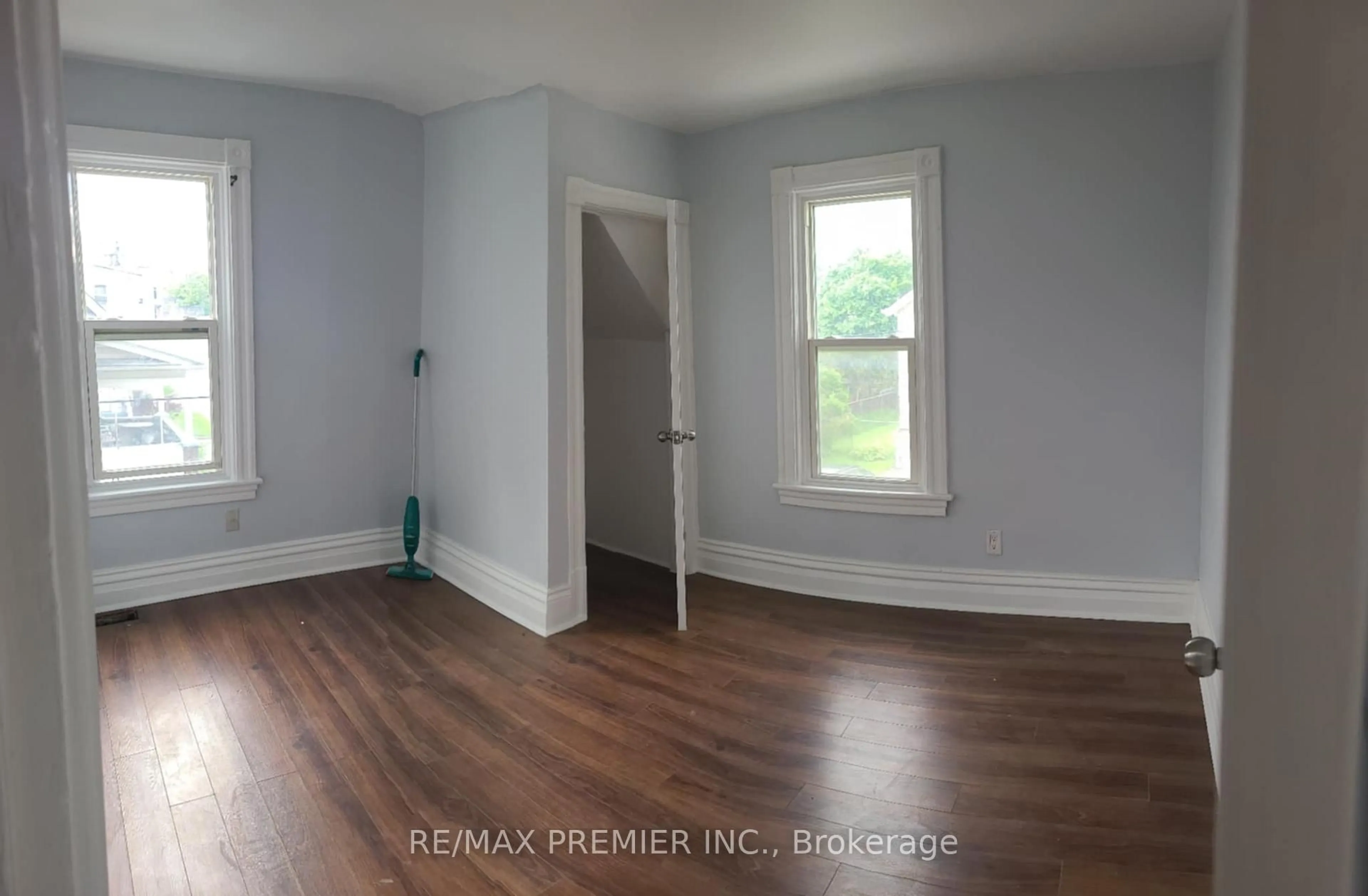 A pic of a room for 4752 Crawford Pl, Niagara Falls Ontario L2E 1Z2