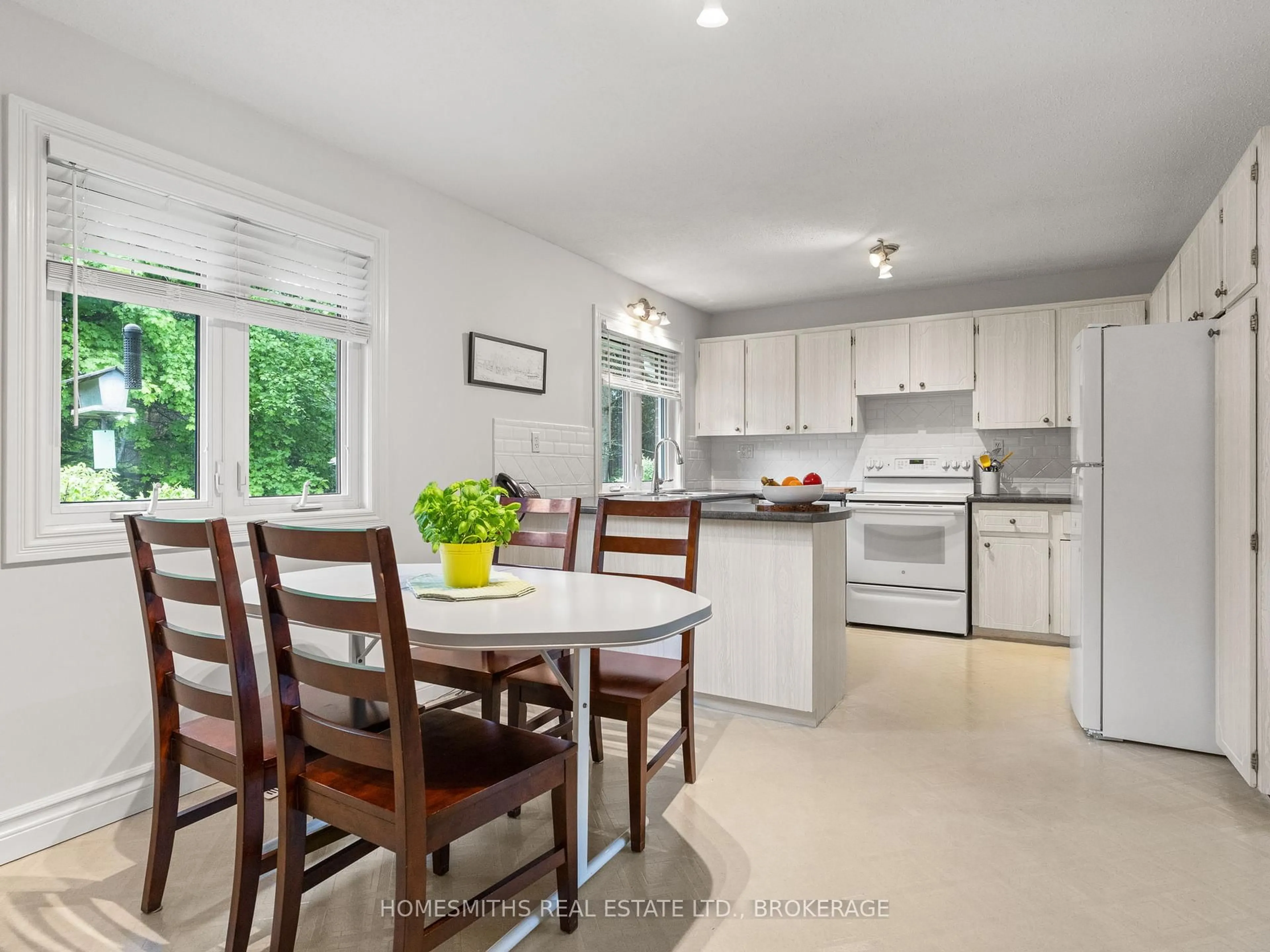 Open concept kitchen, unknown for 9091 Rose Rd, Hamilton Township Ontario K9A 4J9