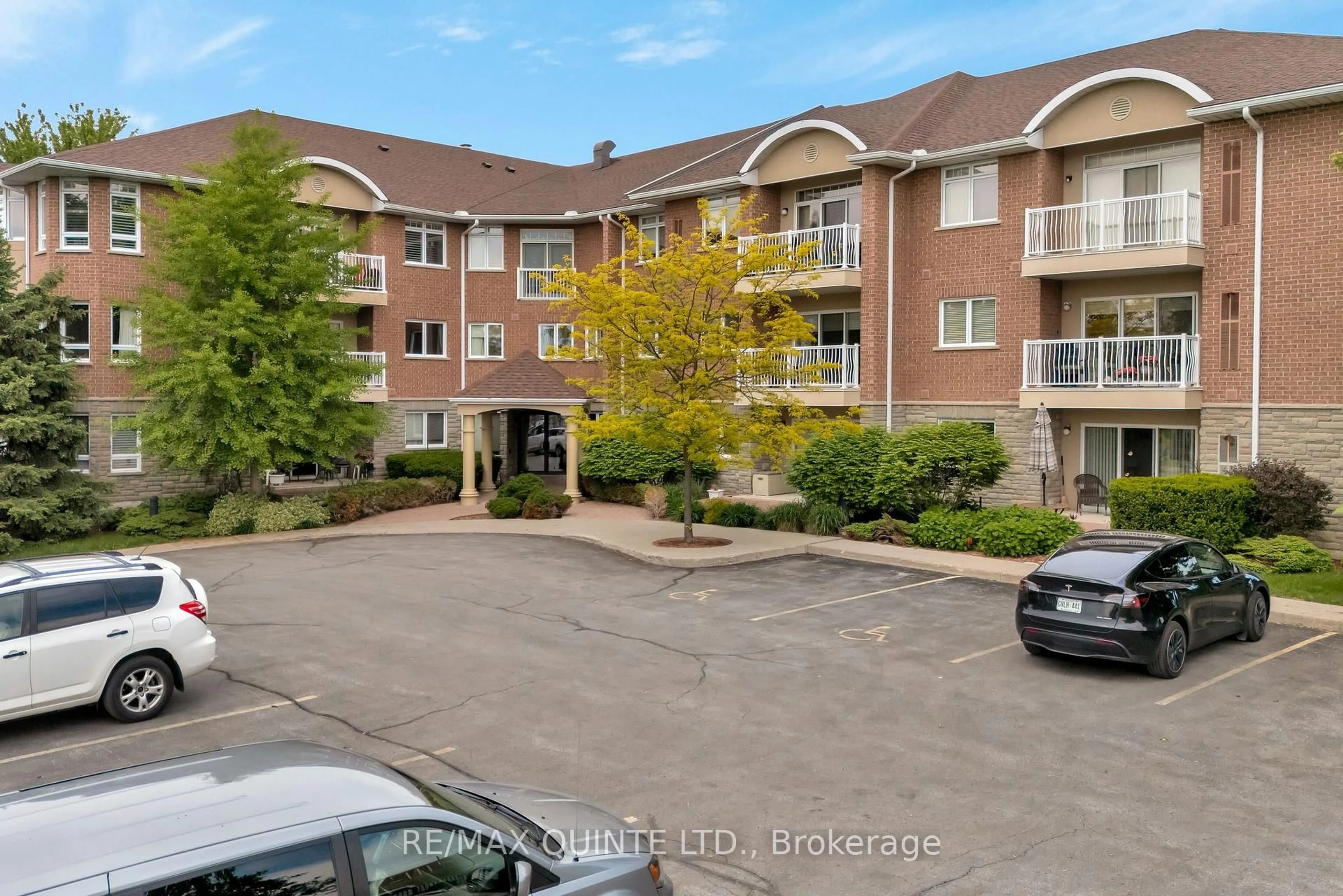 A pic from outside/outdoor area/front of a property/back of a property/a pic from drone, unknown for 15 Heartwood Dr #204, Belleville Ontario K8P 5P4