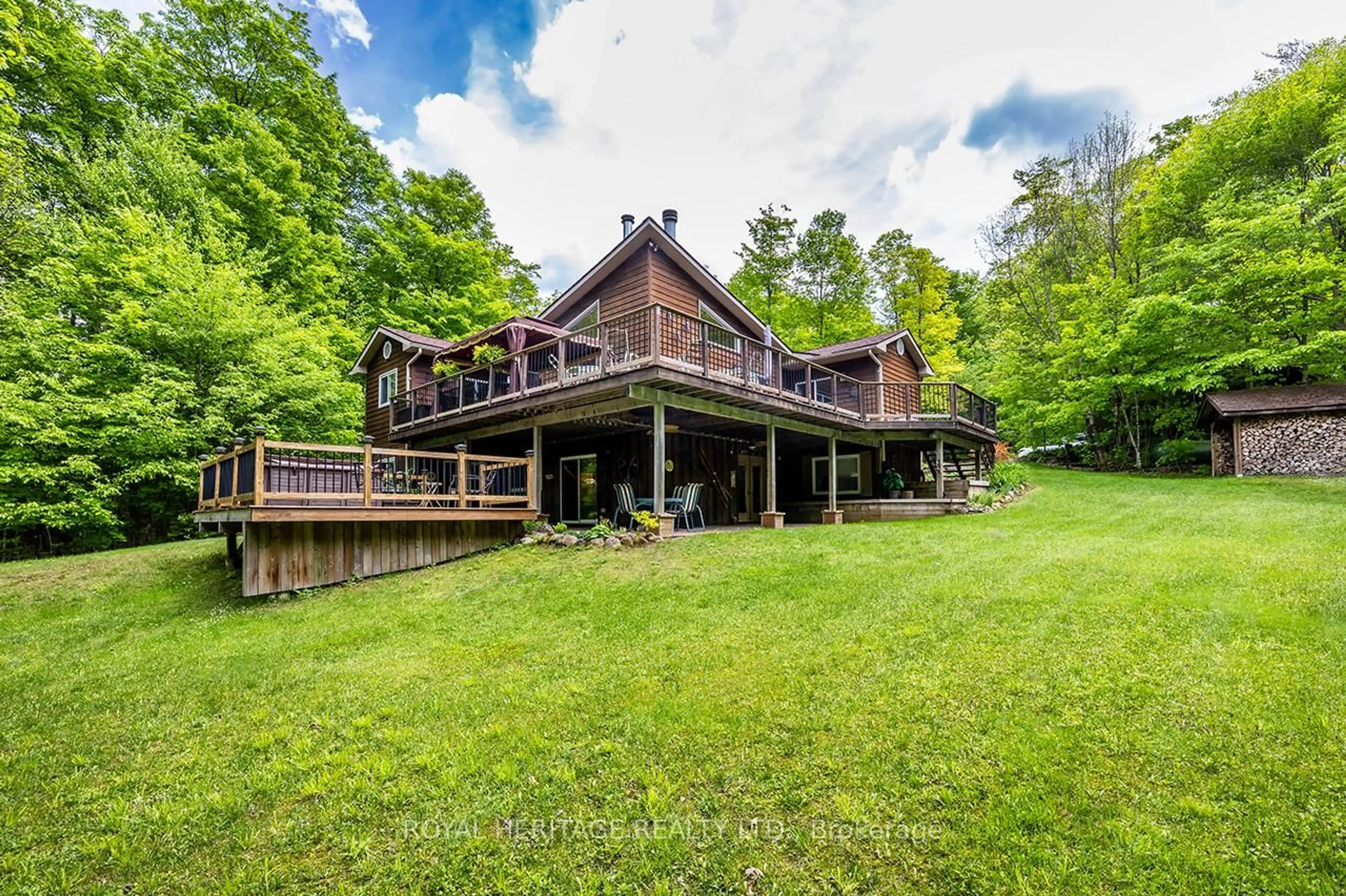 A pic from outside/outdoor area/front of a property/back of a property/a pic from drone, water/lake/river/ocean view for 3 Vernon View, Huntsville Ontario P1H 2J2