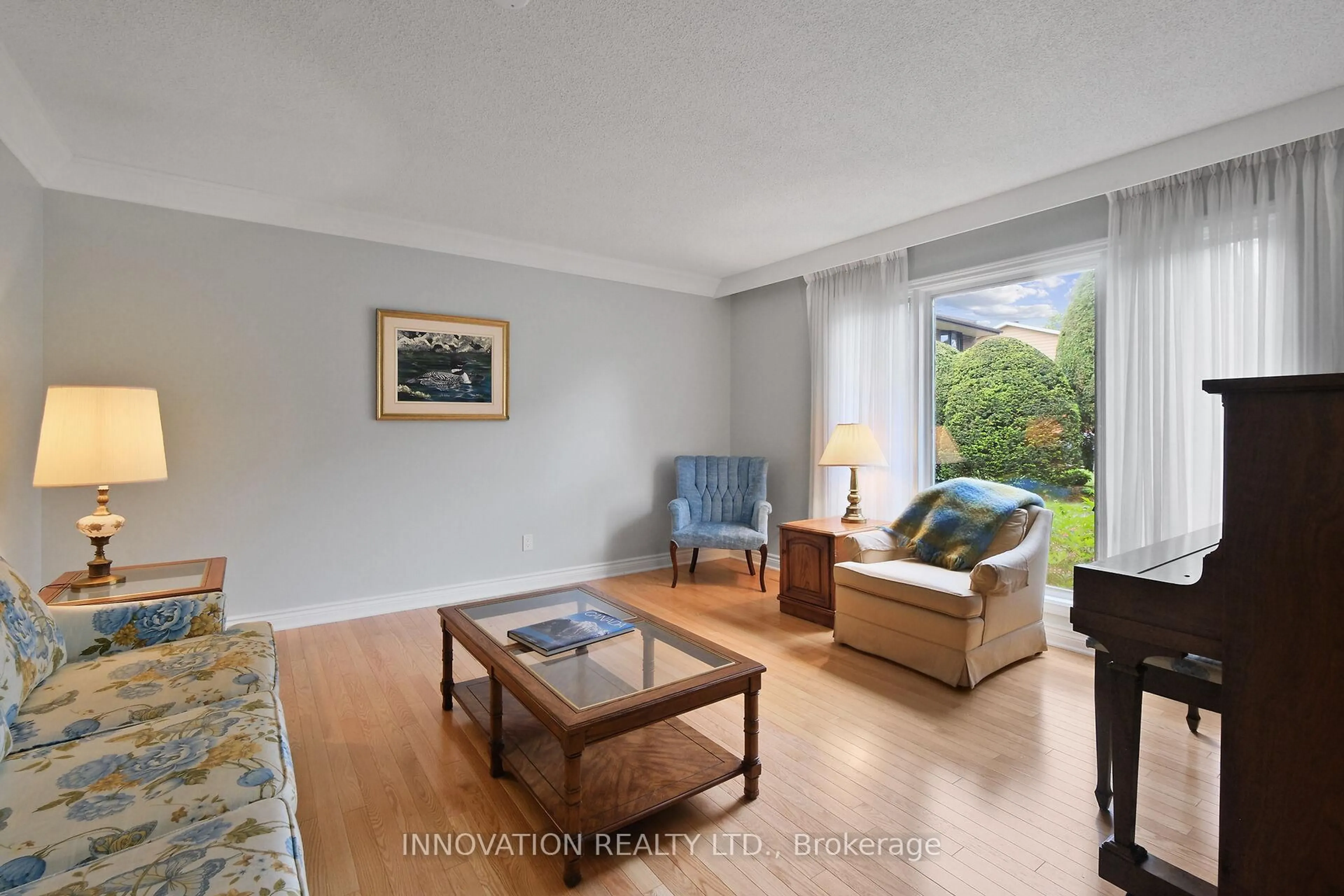 Living room with furniture, unknown for 7 Colville Crt, Kanata Ontario K2K 1A9