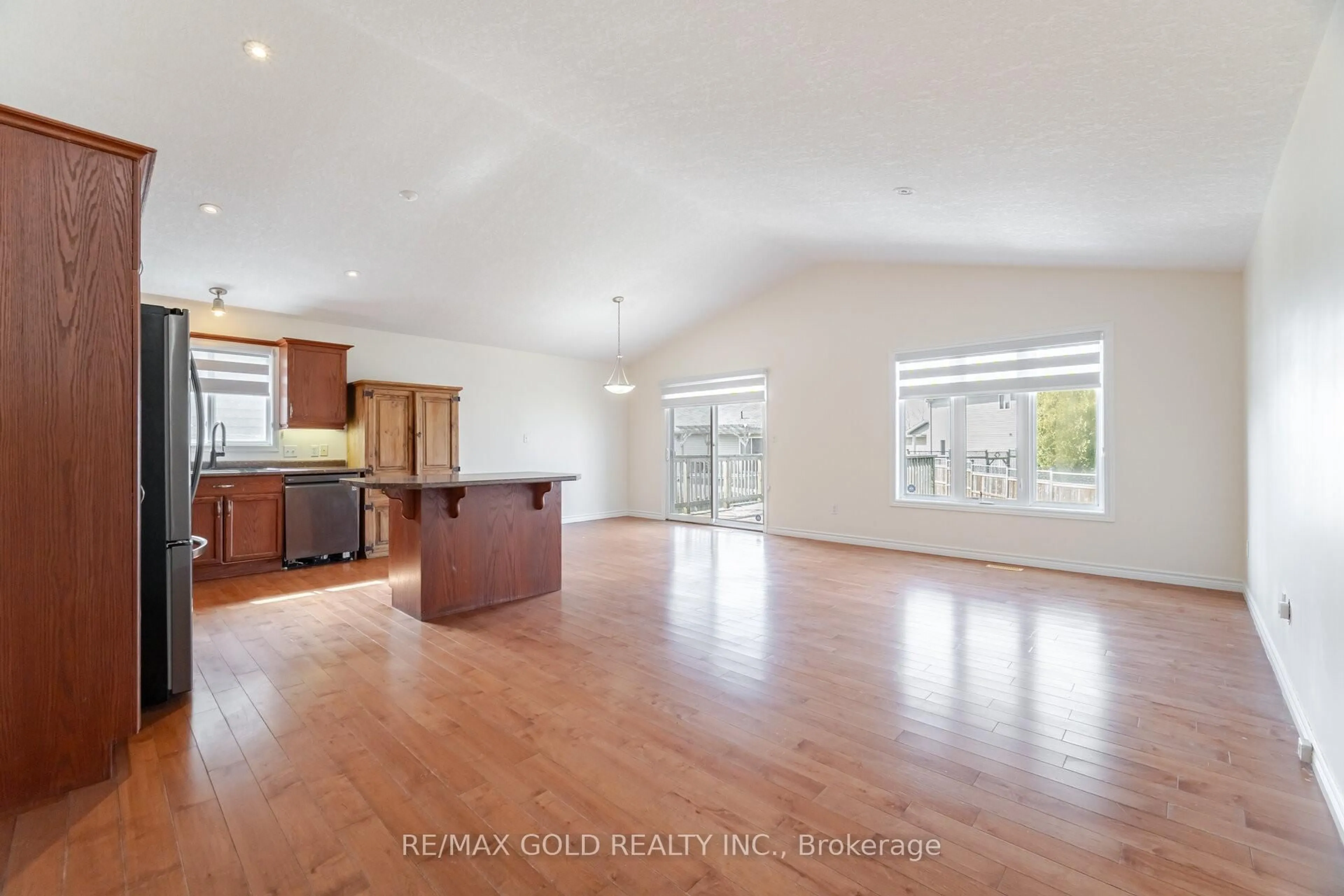 Open concept kitchen, unknown for 2 KERR Cres, Ingersoll Ontario N5C 4H2