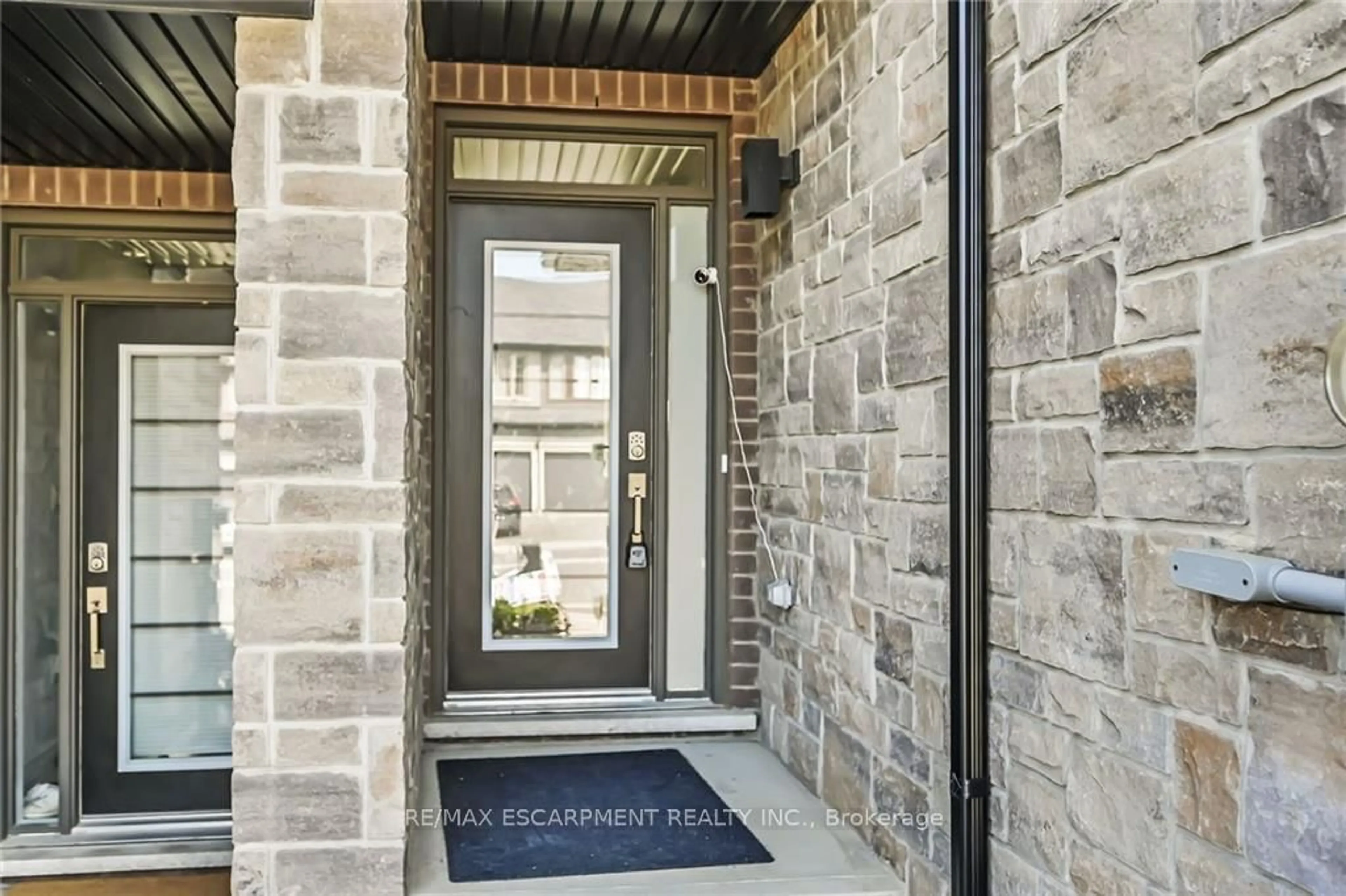 Indoor entryway for 3955 CROWN St, Lincoln Ontario L0R 1B7
