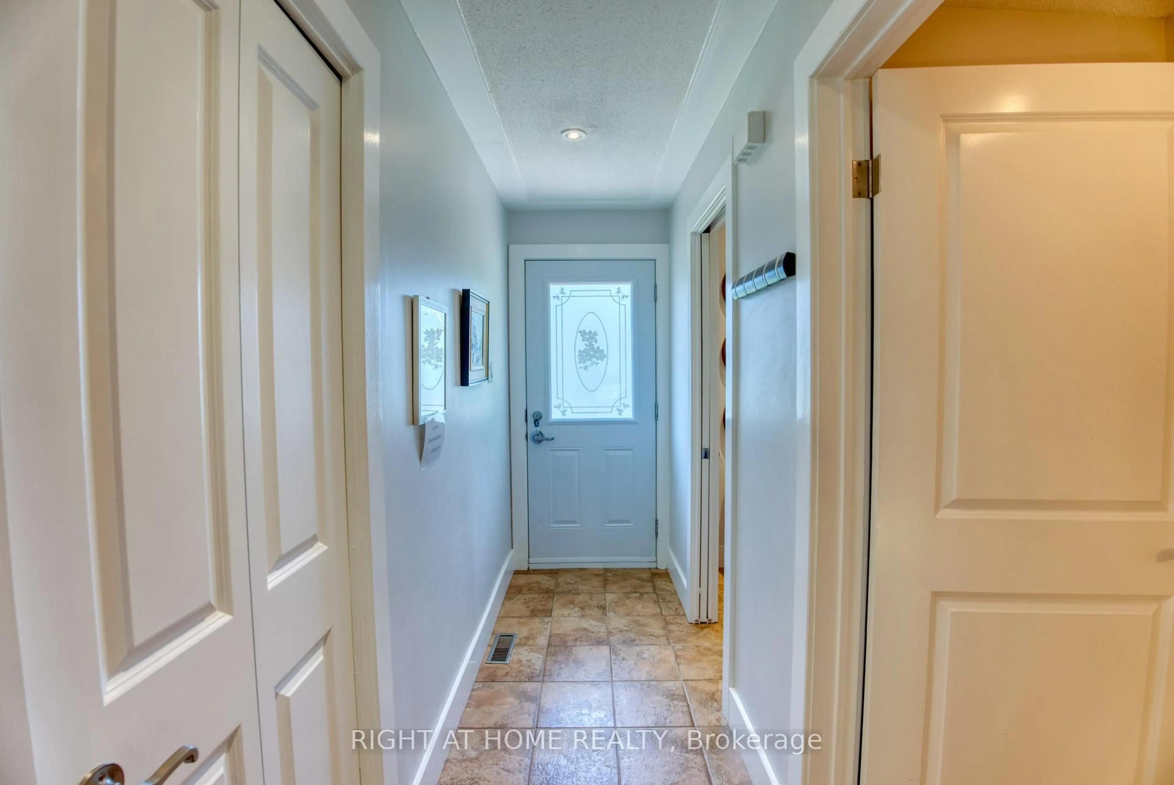 Indoor entryway for 227 Teal Cres, Orleans Ontario K1E 2C3