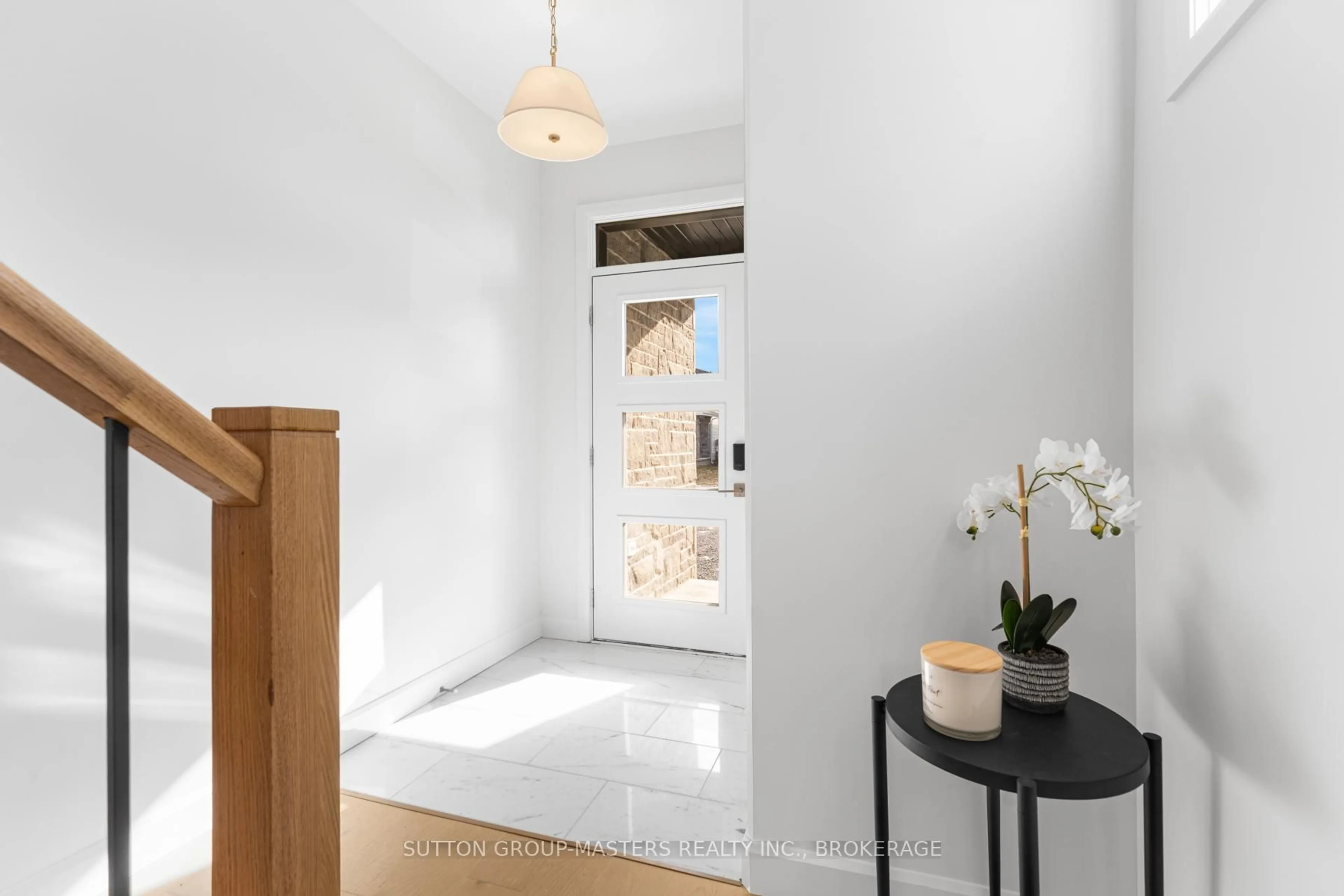 Indoor entryway for 204 Superior Dr, Loyalist Ontario K7N 0E8