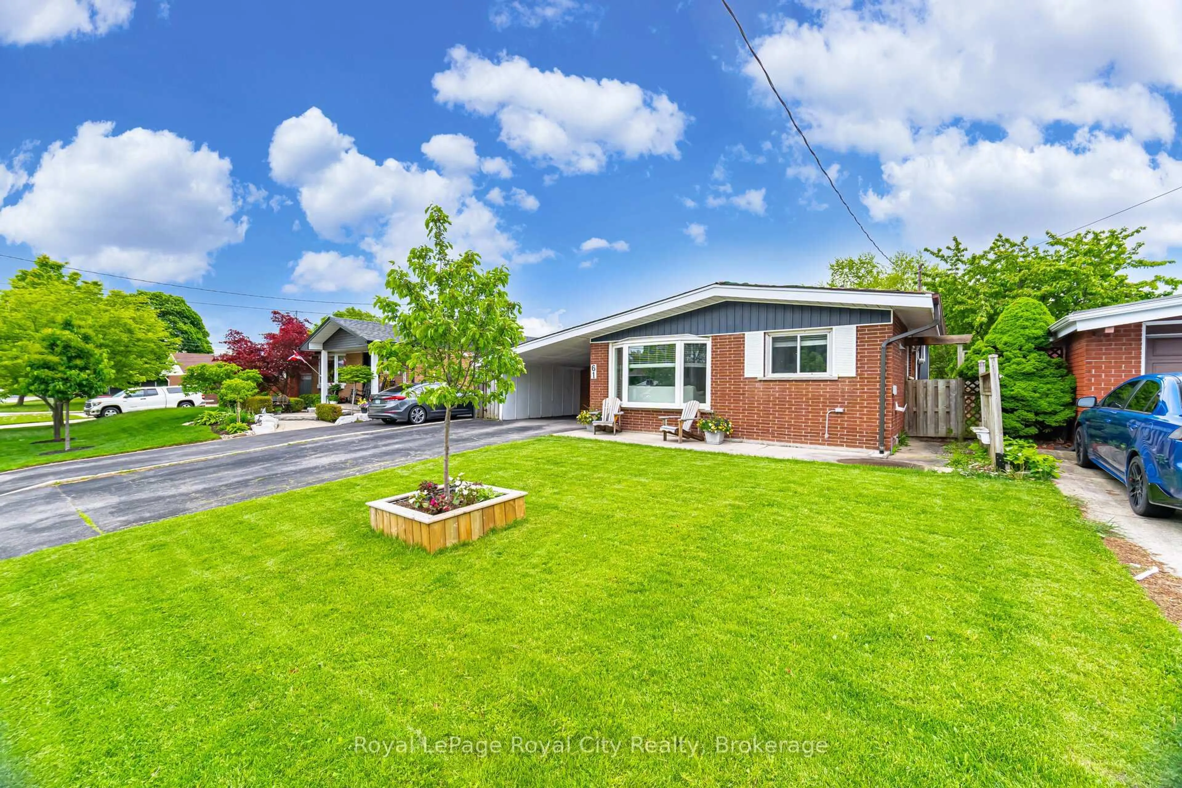 A pic from outside/outdoor area/front of a property/back of a property/a pic from drone, street for 61 Lawfield Dr, Hamilton Ontario L8V 4C6