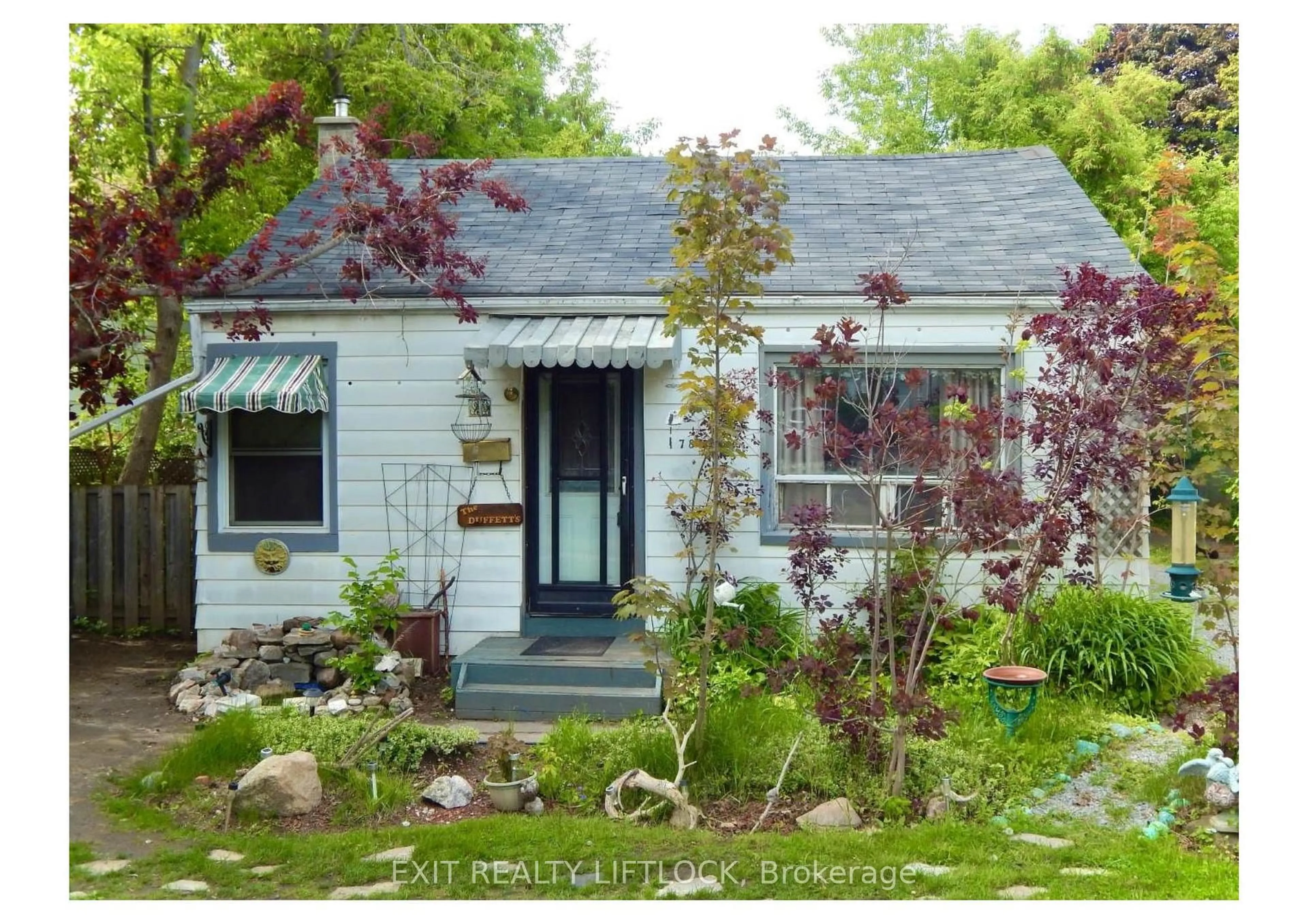 Home with vinyl exterior material, street for 784 Duffus St, Peterborough Central Ontario K9J 4K4