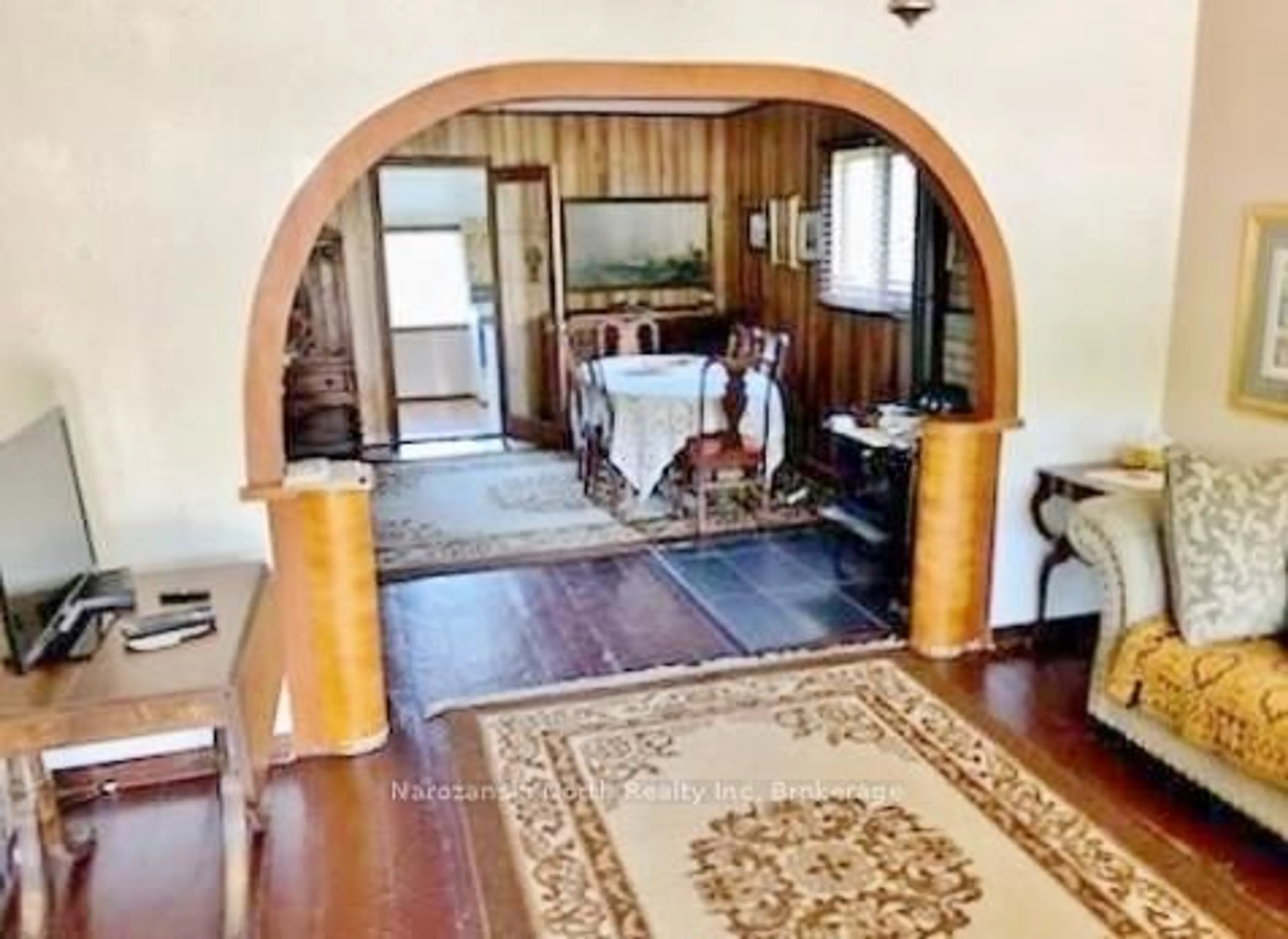 Indoor foyer for 556 Hartley Bay Rd, Killarney Ontario P0M 1A0
