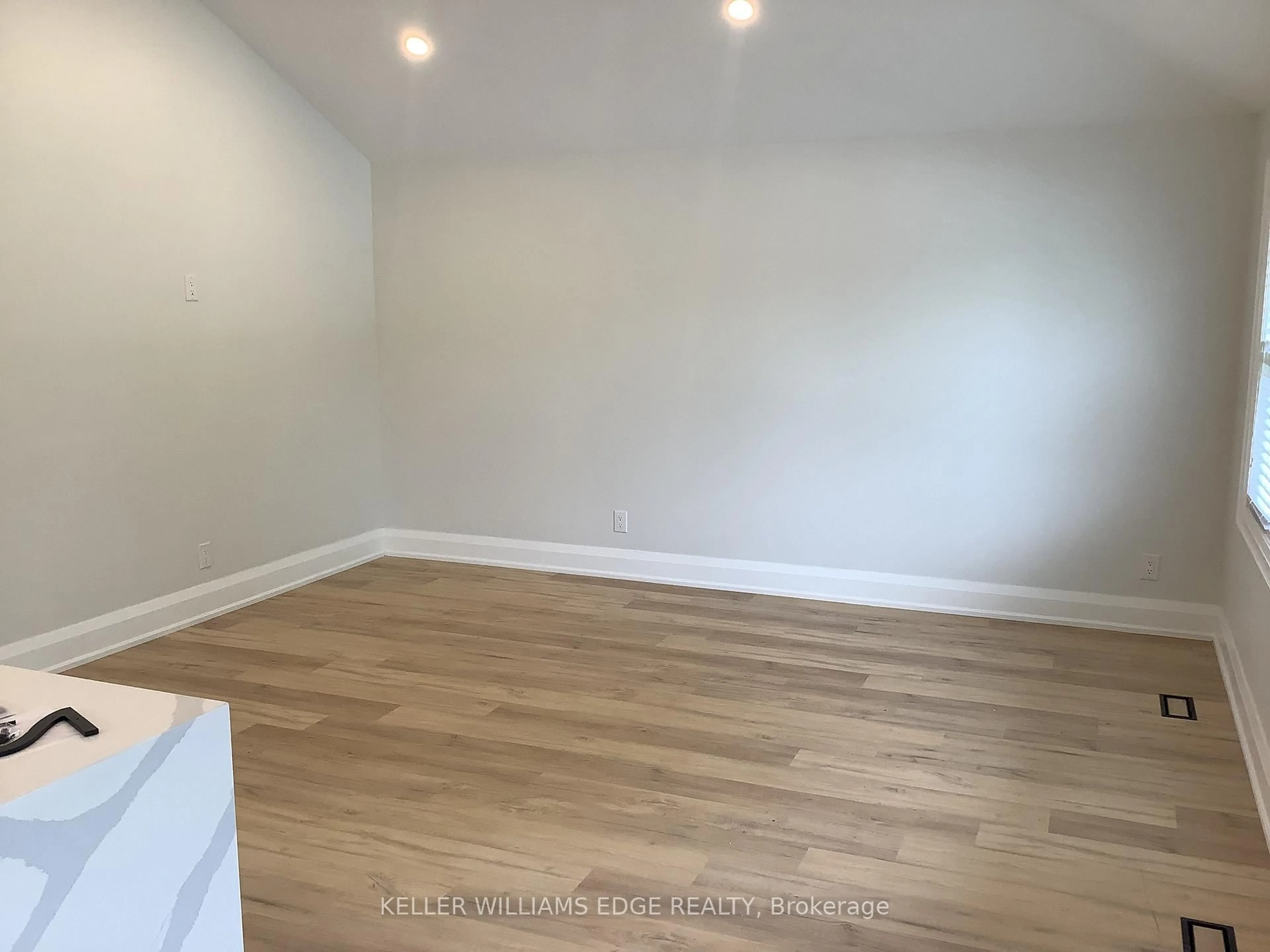 A pic of a room for 229 West 18th St, Hamilton Ontario L9C 4H1