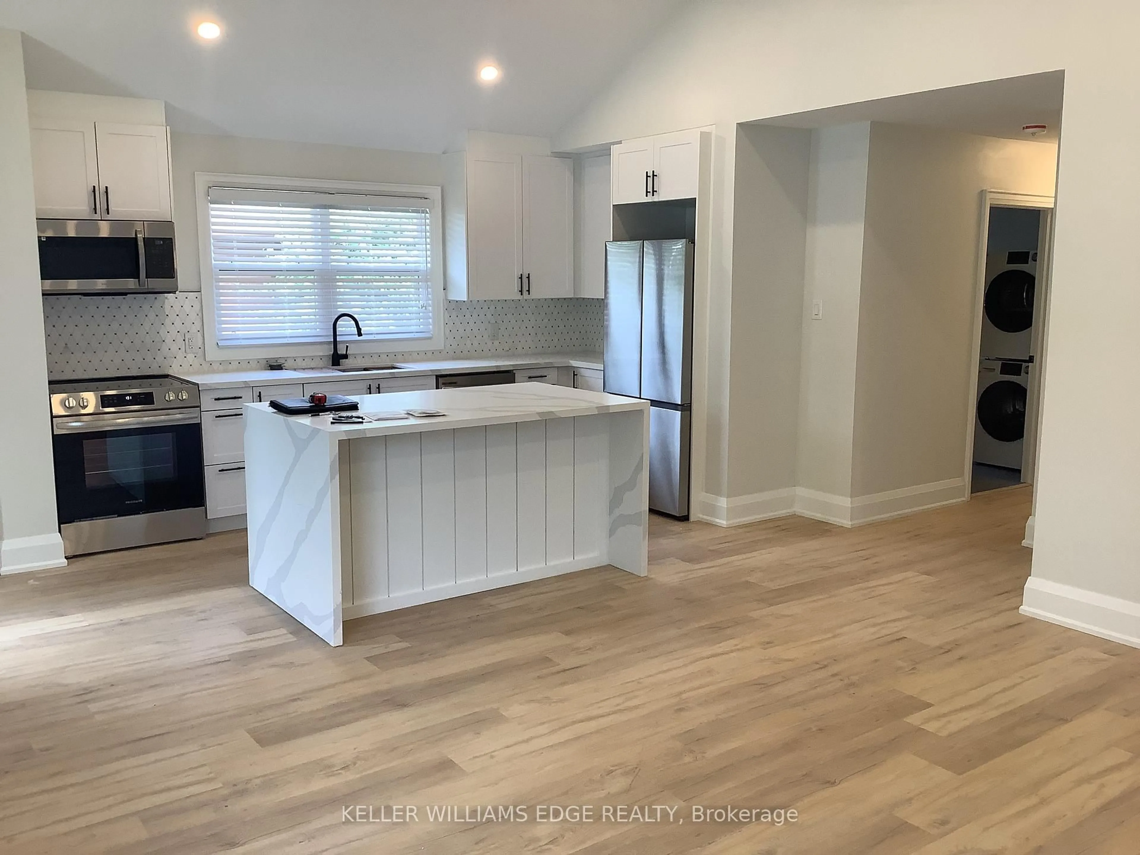 Open concept kitchen, unknown for 229 West 18th St, Hamilton Ontario L9C 4H1