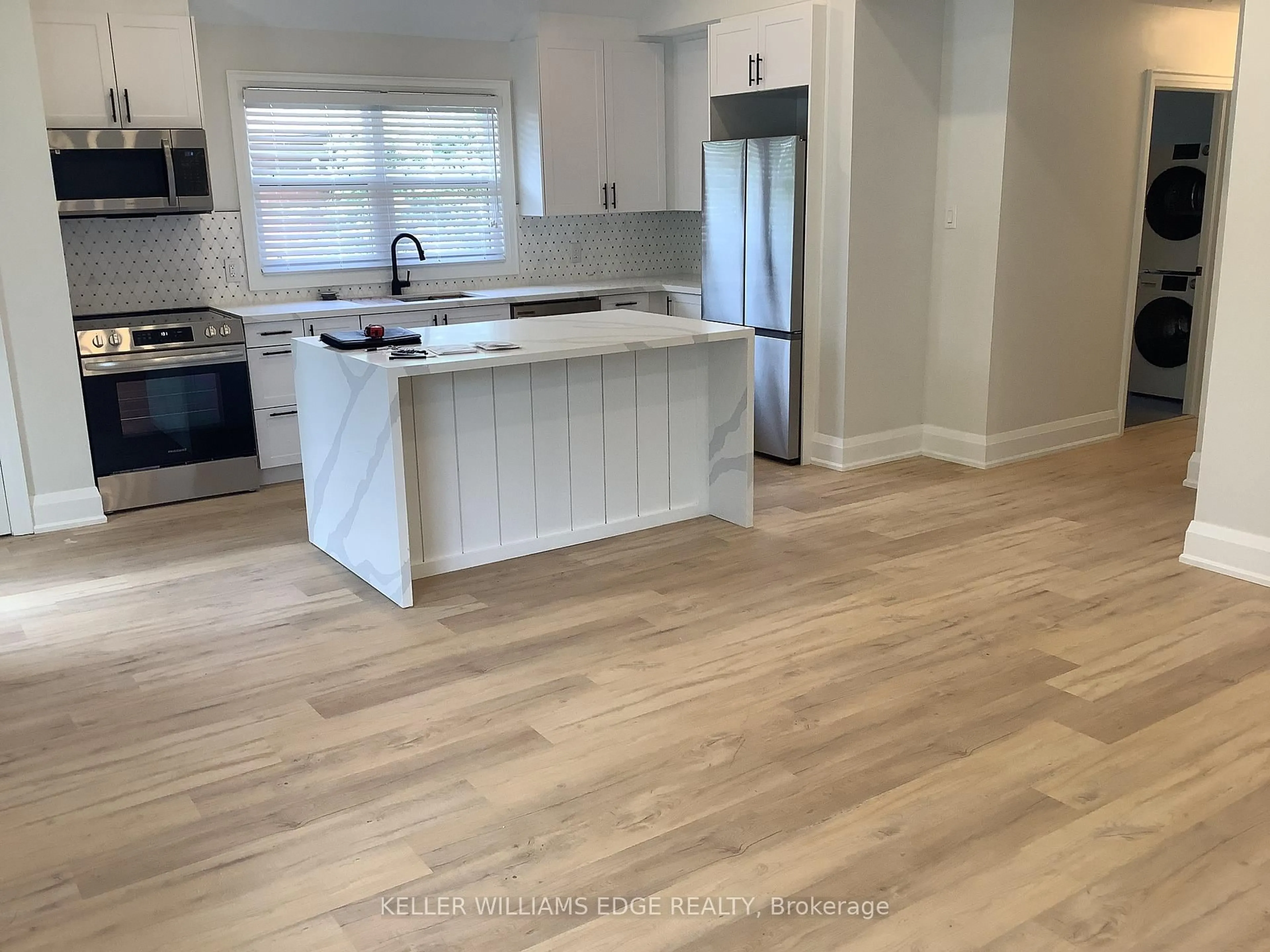 Open concept kitchen, wood/laminate floor for 229 West 18th St, Hamilton Ontario L9C 4H1