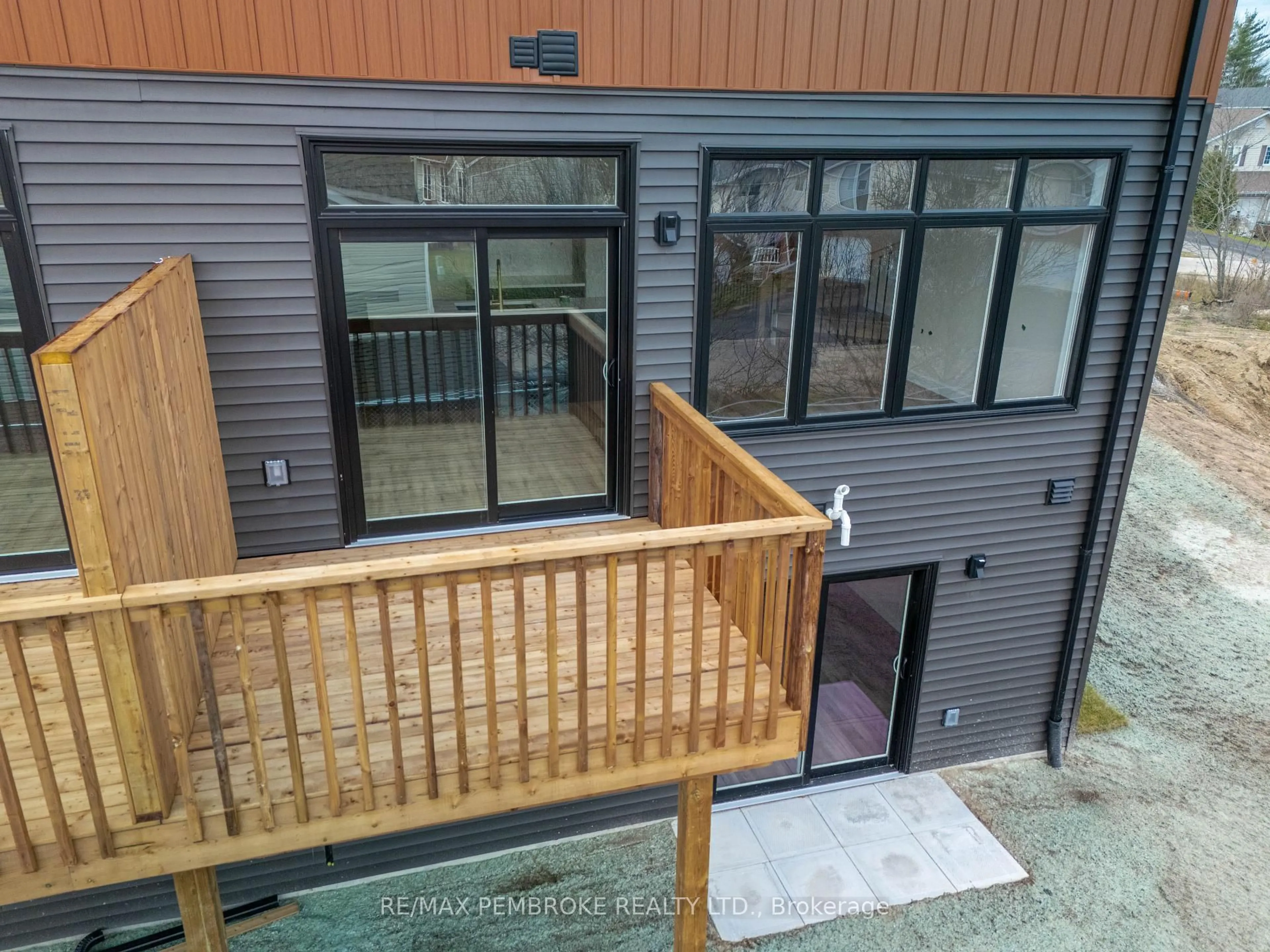 Unknown for 13 NORTHBROOK St, Petawawa Ontario K8H 3N4