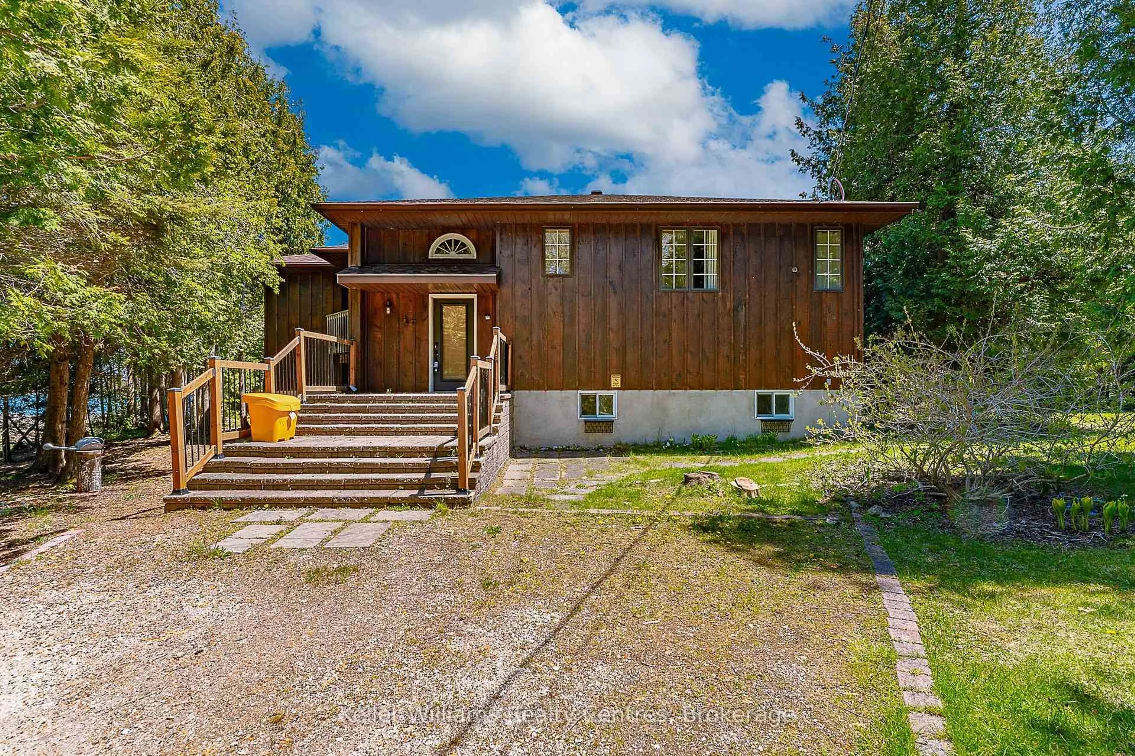 A pic from outside/outdoor area/front of a property/back of a property/a pic from drone, unknown for 137 Pine Tree Harbour Rd, Northern Bruce Peninsula Ontario N0H 1Z0