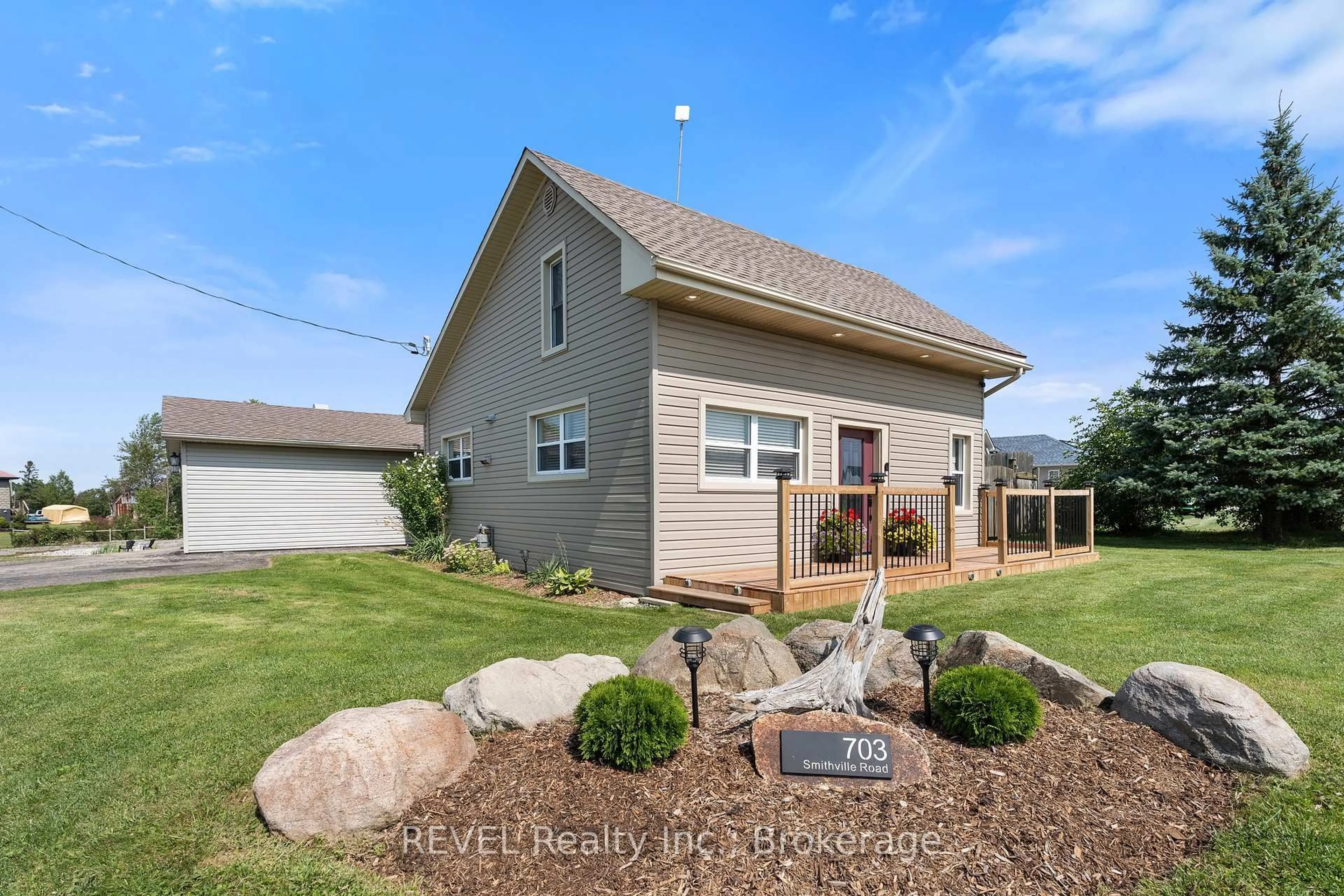 Home with vinyl exterior material, unknown for 703 Smithville Rd, West Lincoln Ontario L0R 2J0