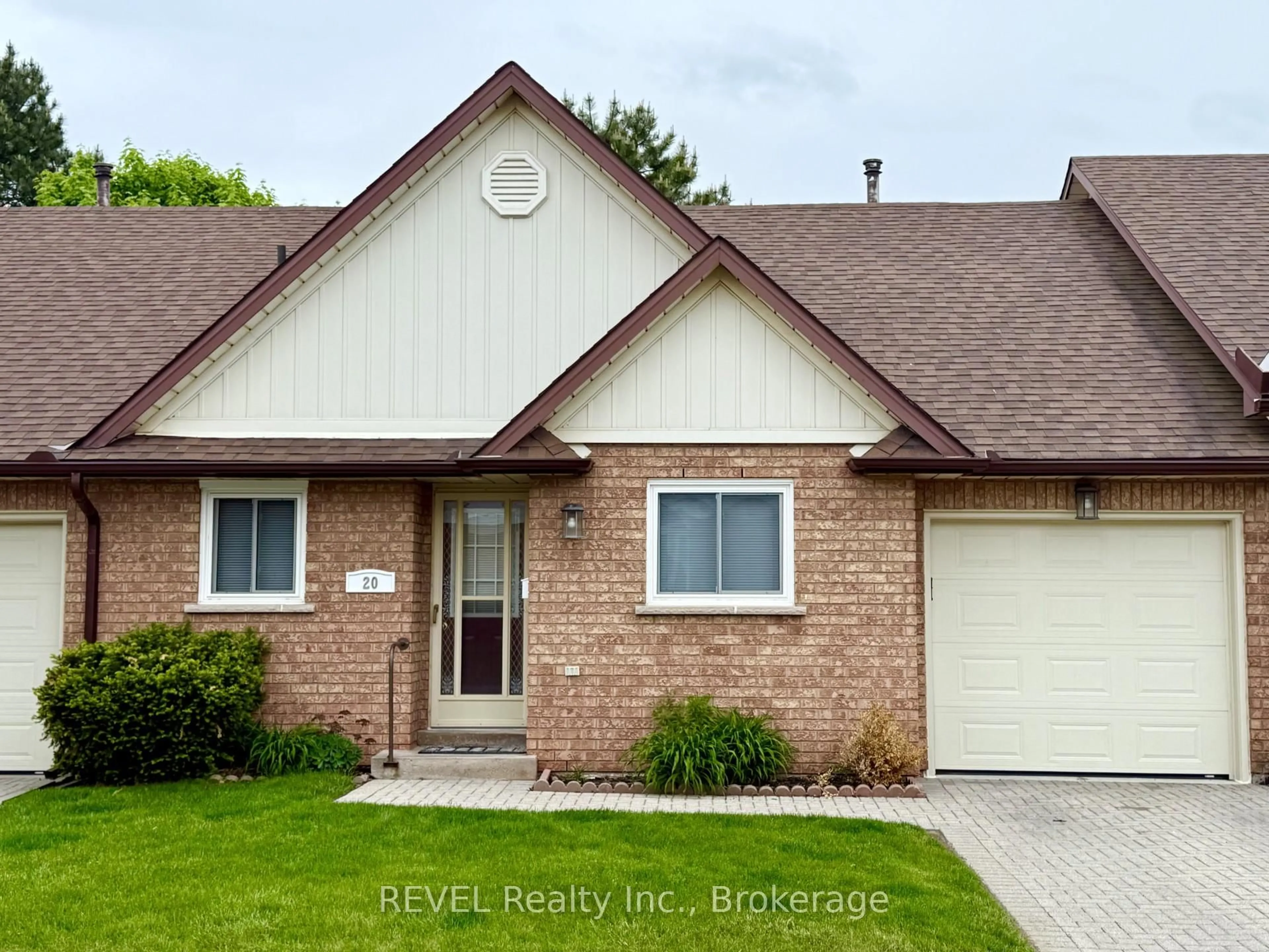 Home with brick exterior material, street for 10 Wentworth Dr #20, Grimsby Ontario L3M 5G3