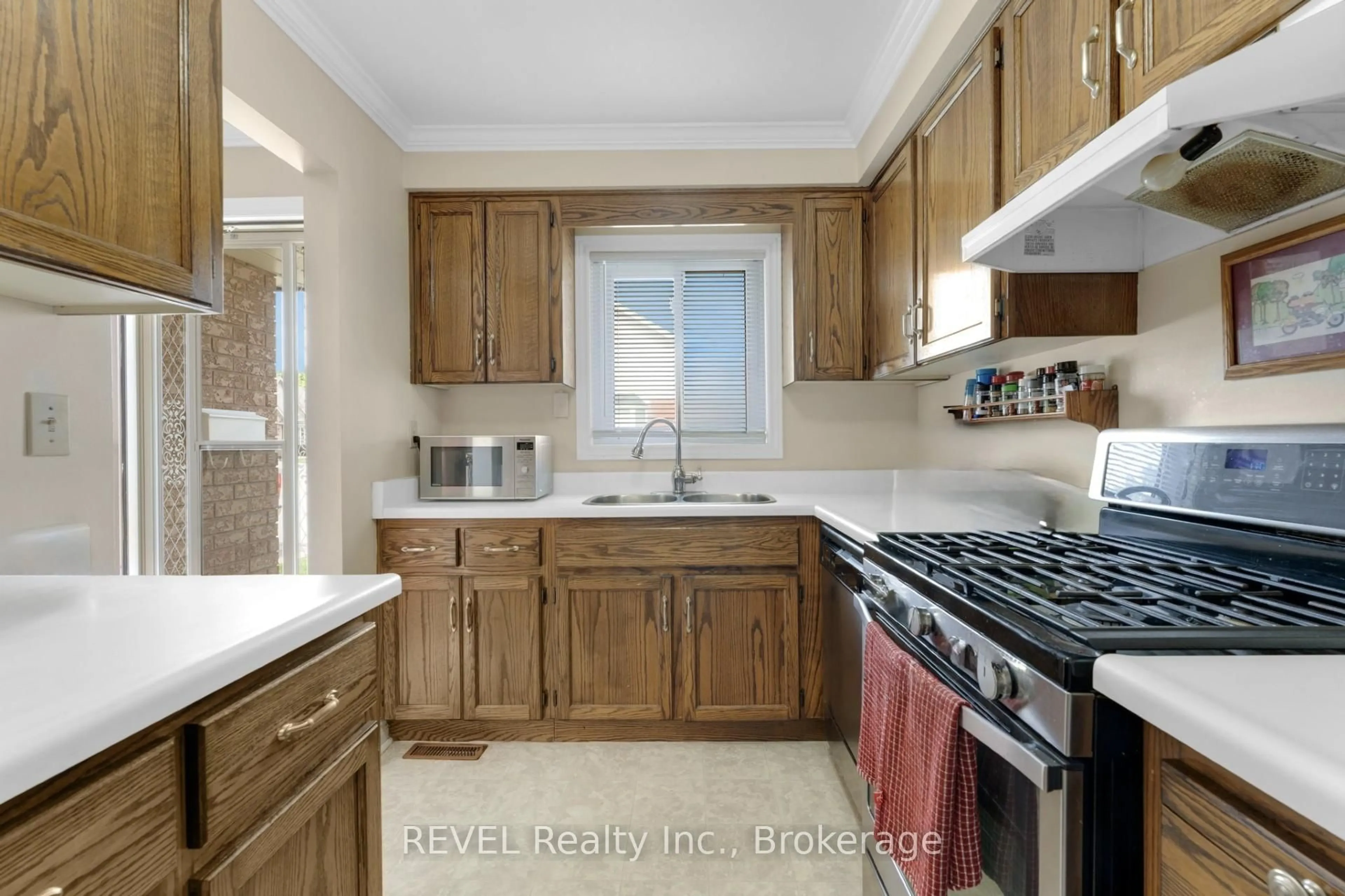 Standard kitchen, ceramic/tile floor for 10 Wentworth Dr #20, Grimsby Ontario L3M 5G3