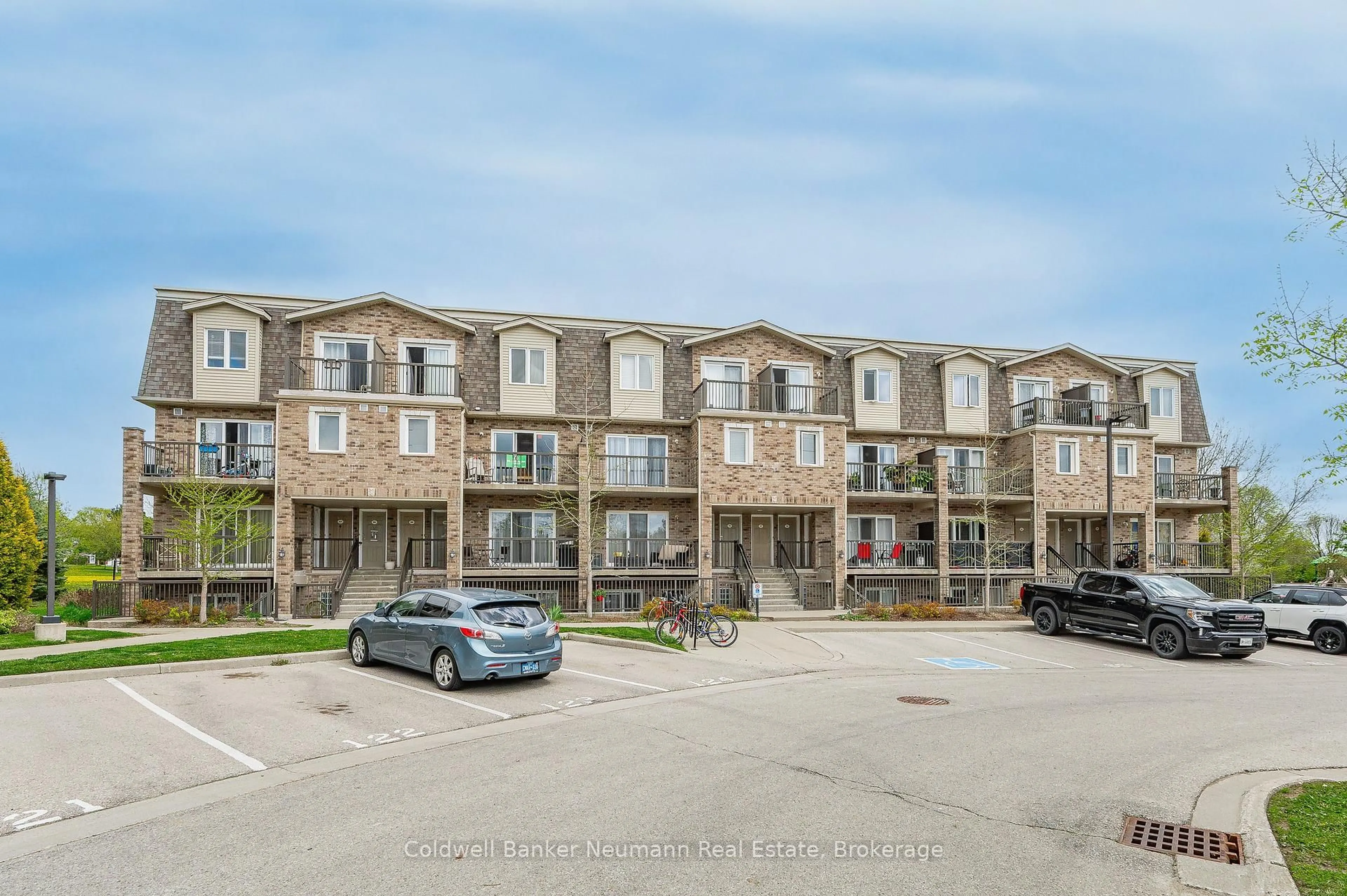 A pic from outside/outdoor area/front of a property/back of a property/a pic from drone, street for 35 Mountford Dr #77, Guelph Ontario N1E 0G6