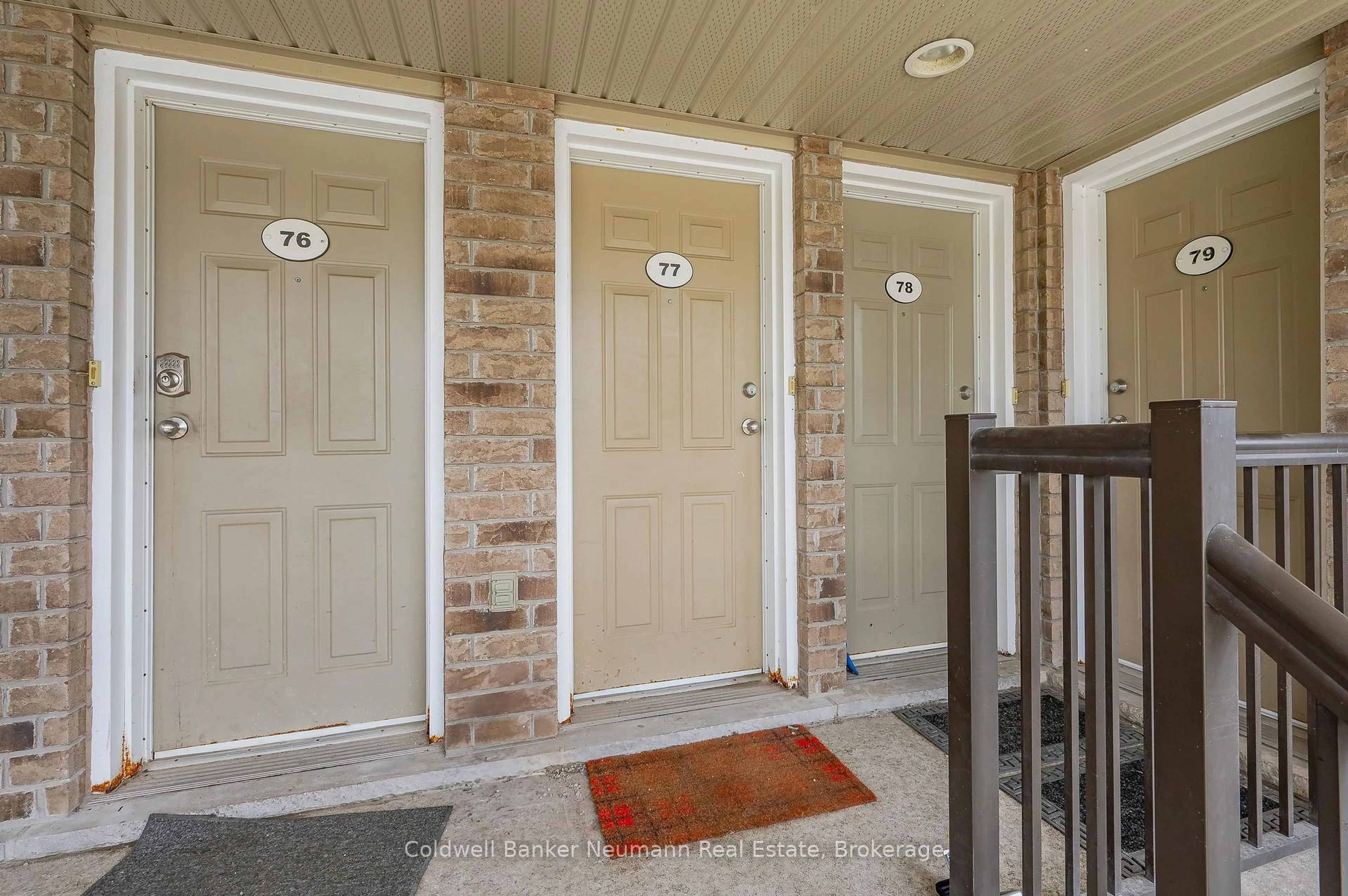 Indoor entryway for 35 Mountford Dr #77, Guelph Ontario N1E 0G6