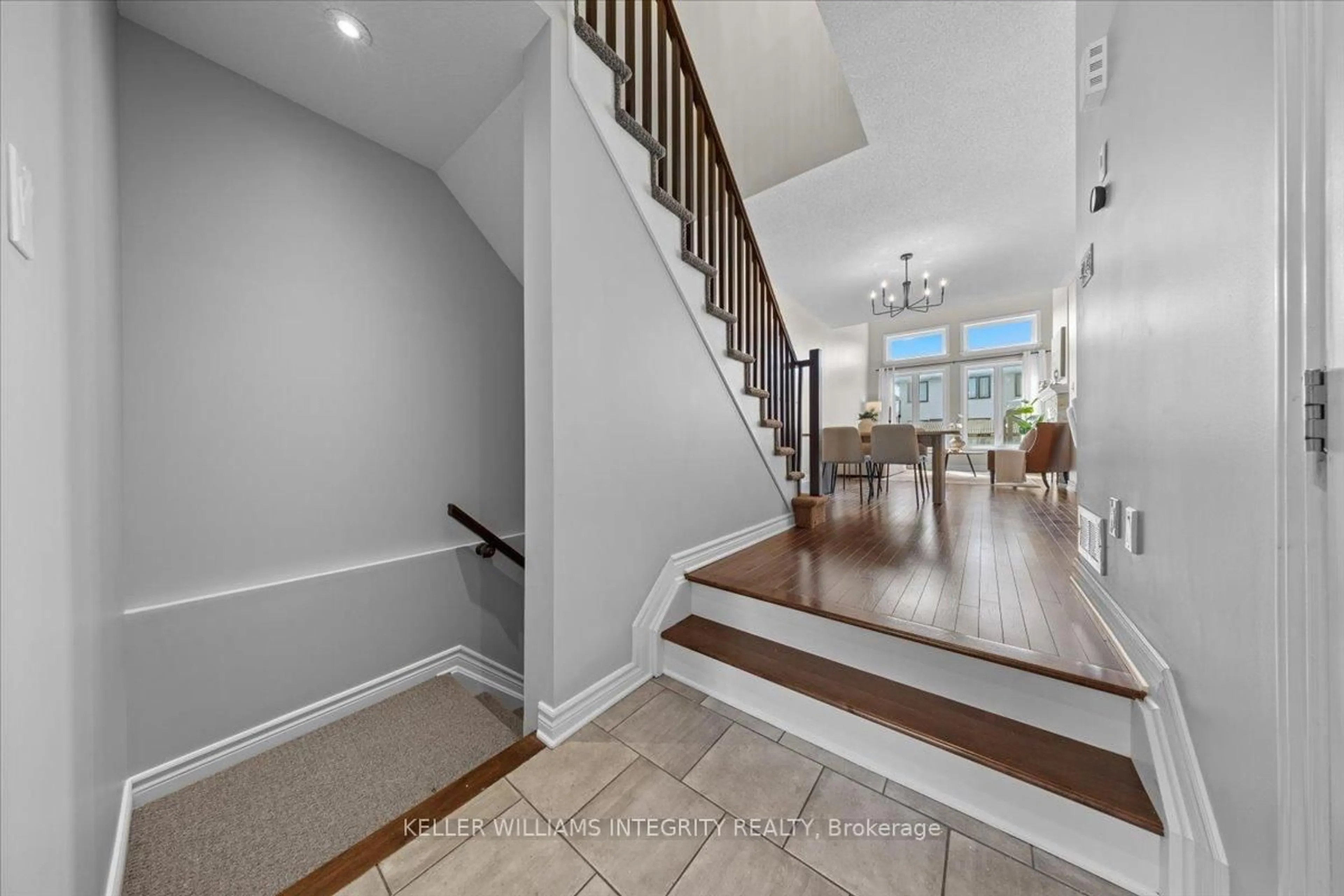 Indoor entryway for 317 Livery St, Ottawa Ontario K2V 0B4
