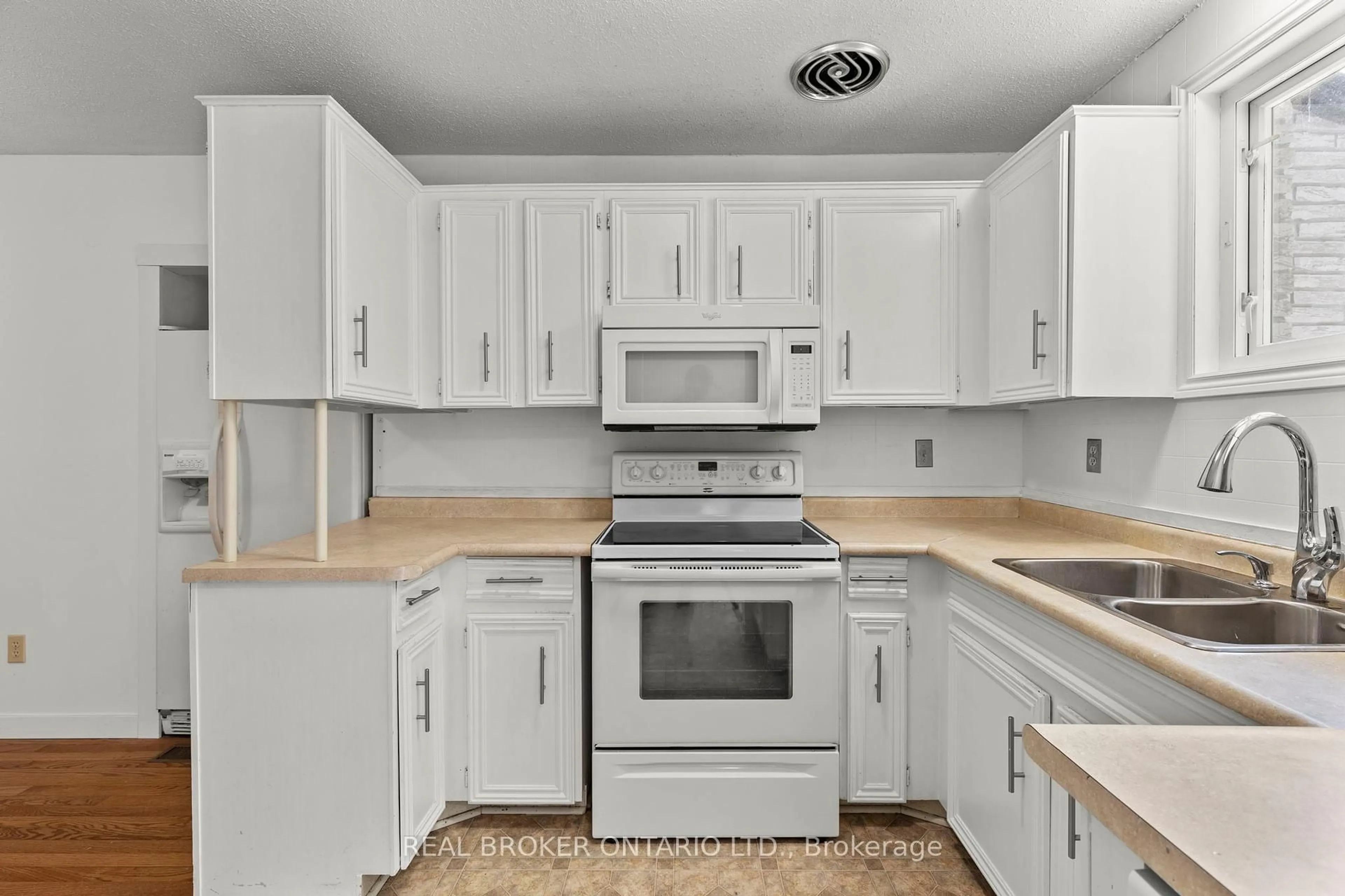 Standard kitchen, unknown for 180 Bakery Lane, Gravenhurst Ontario P1P 1R2