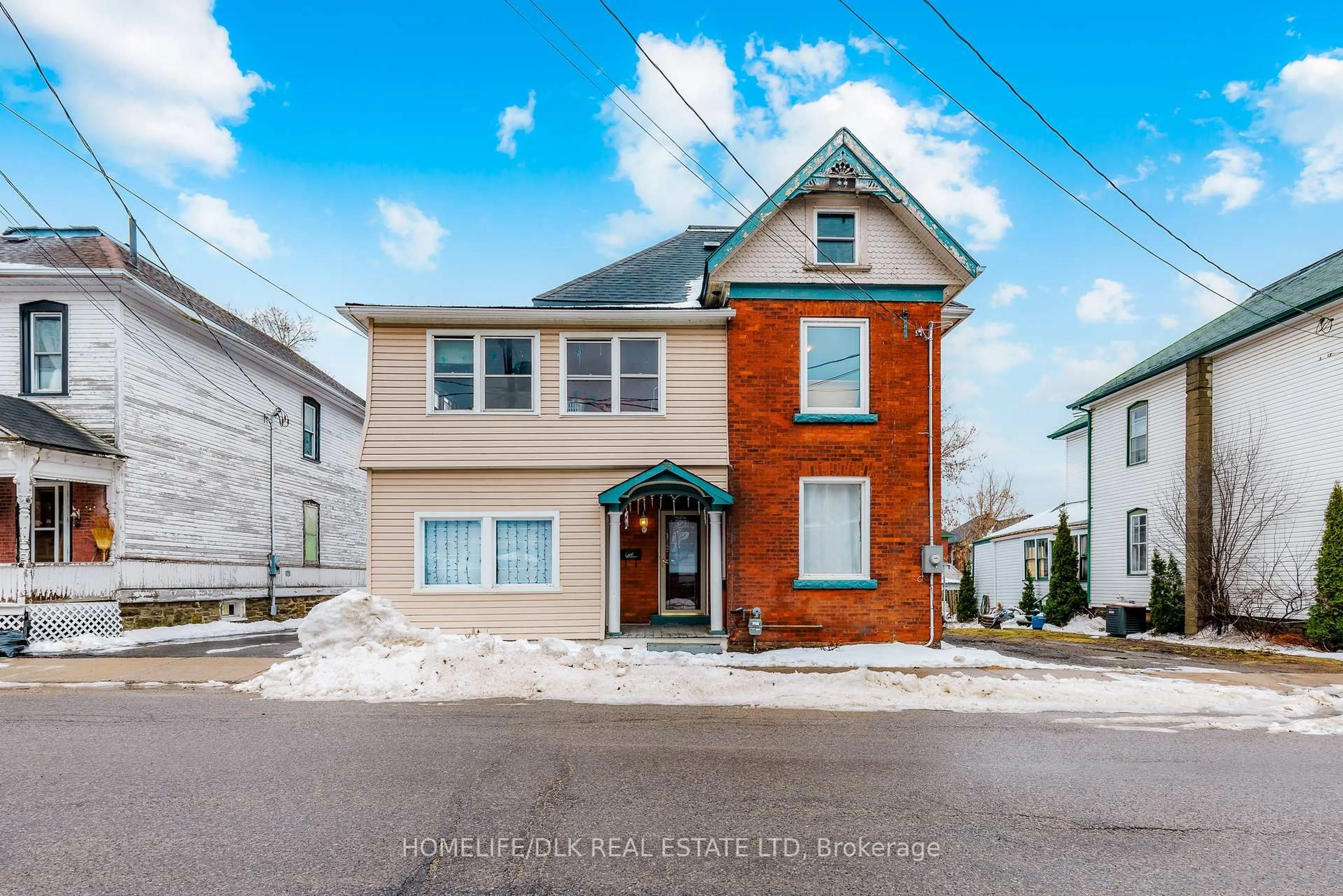 Home with brick exterior material, street for 28 Kensington Ave, Smiths Falls Ontario K7A 2K5