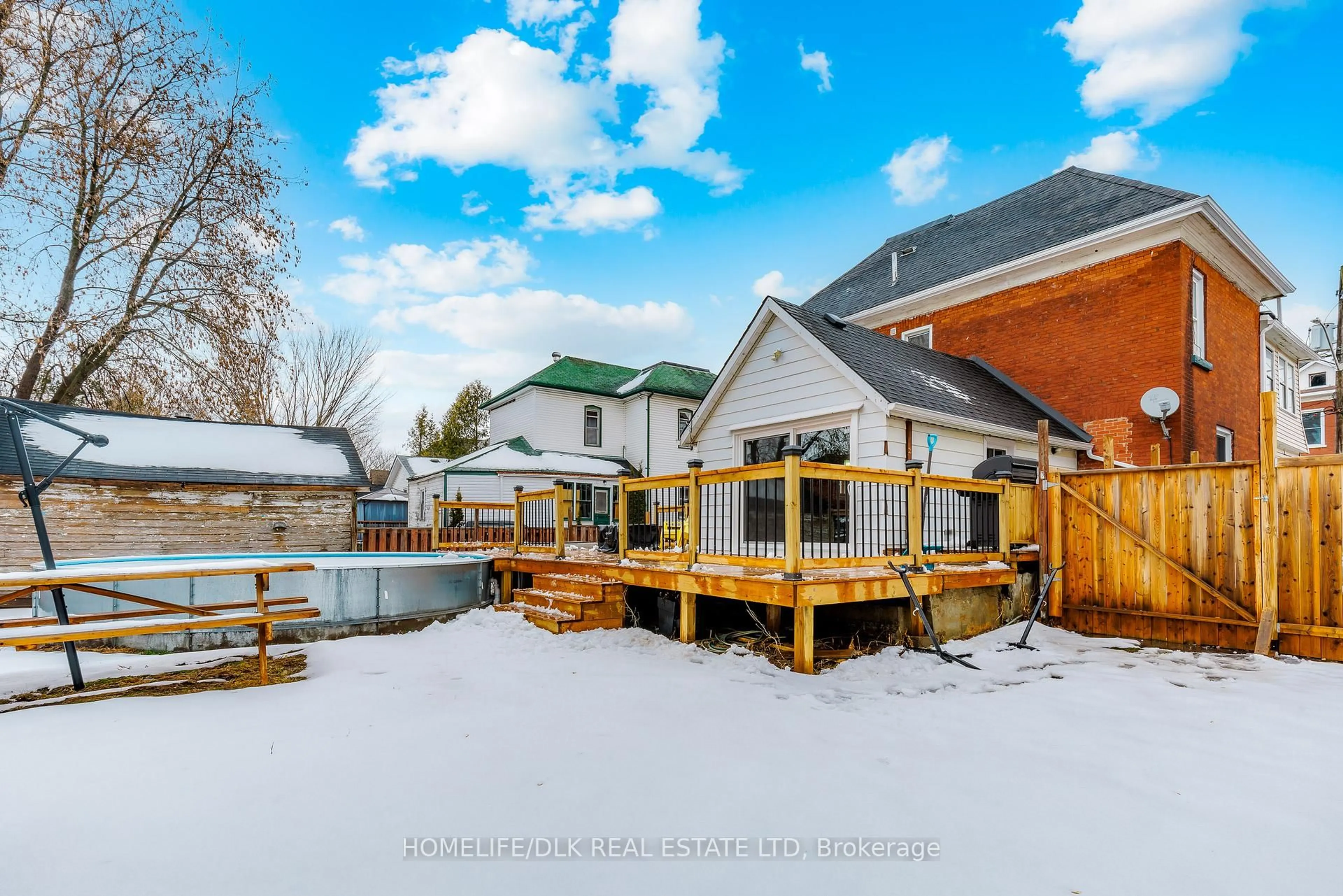 Patio, unknown for 28 Kensington Ave, Smiths Falls Ontario K7A 2K5
