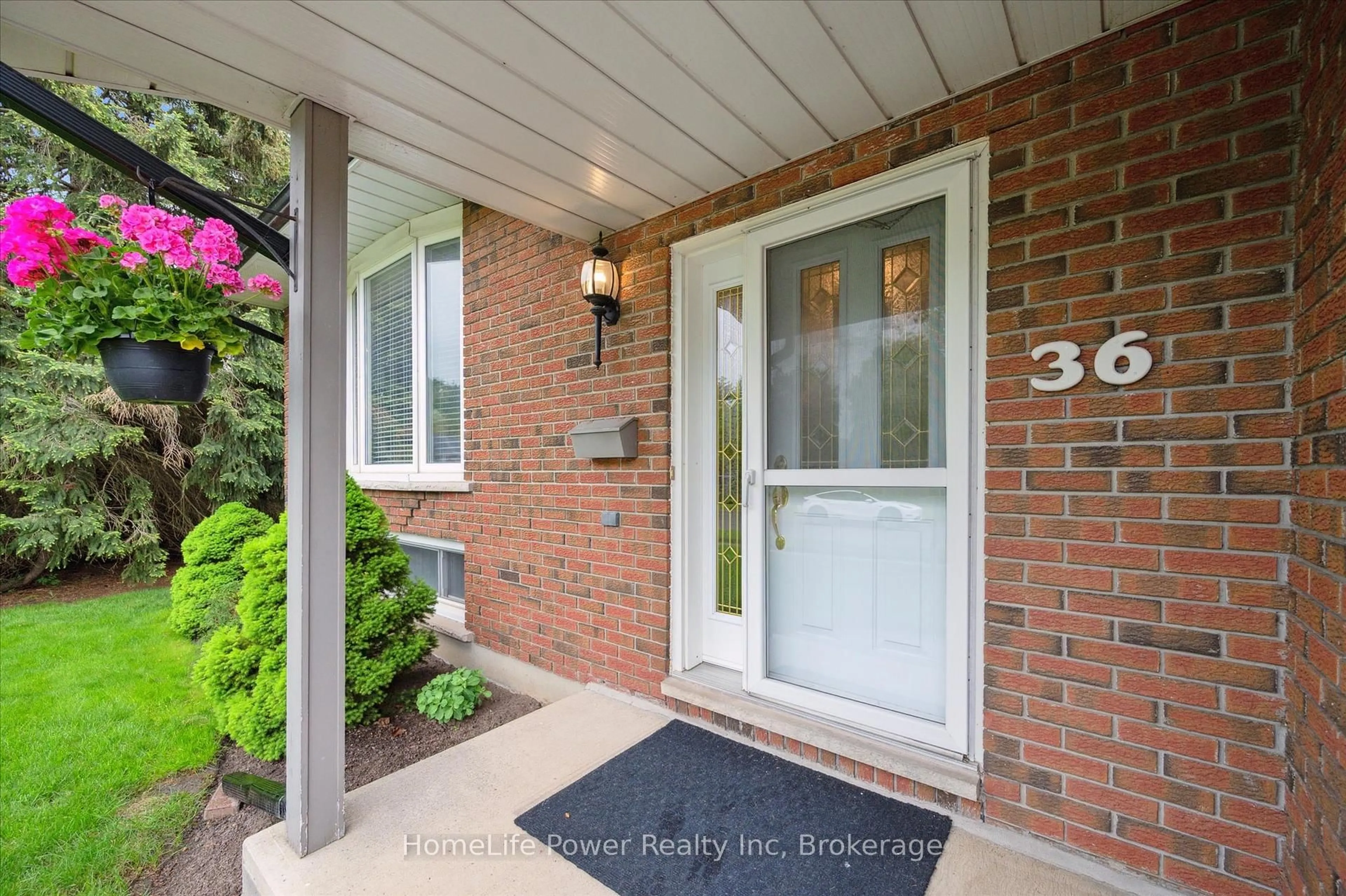 Indoor entryway for 36 Sanderson Dr, Guelph Ontario N1H 7B8