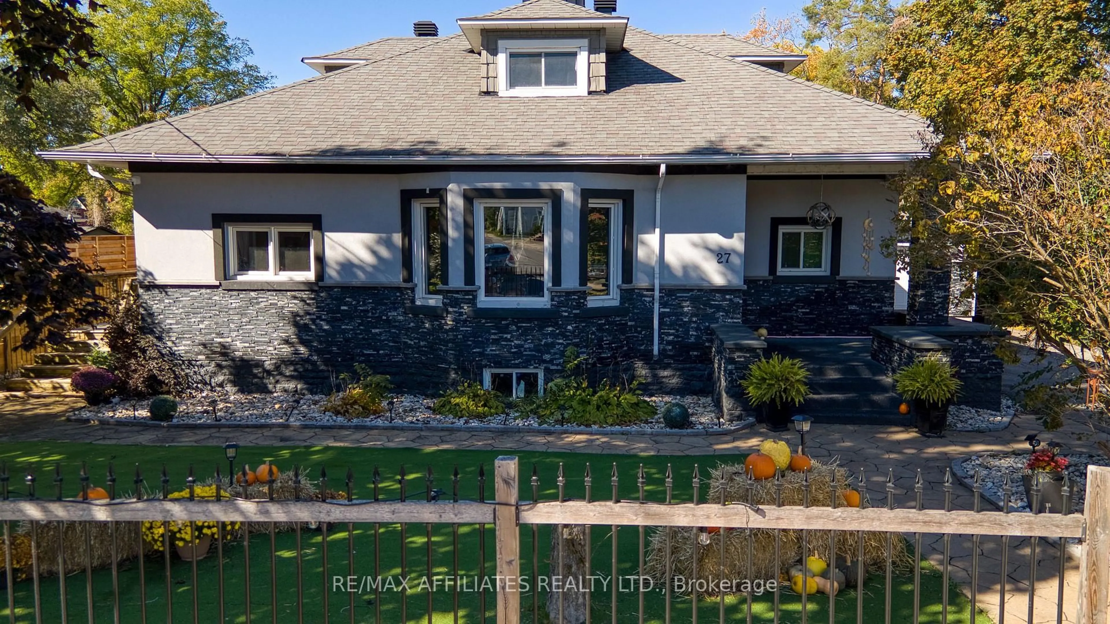 Unknown for 27 Allan St, Carleton Place Ontario K7C 1T1