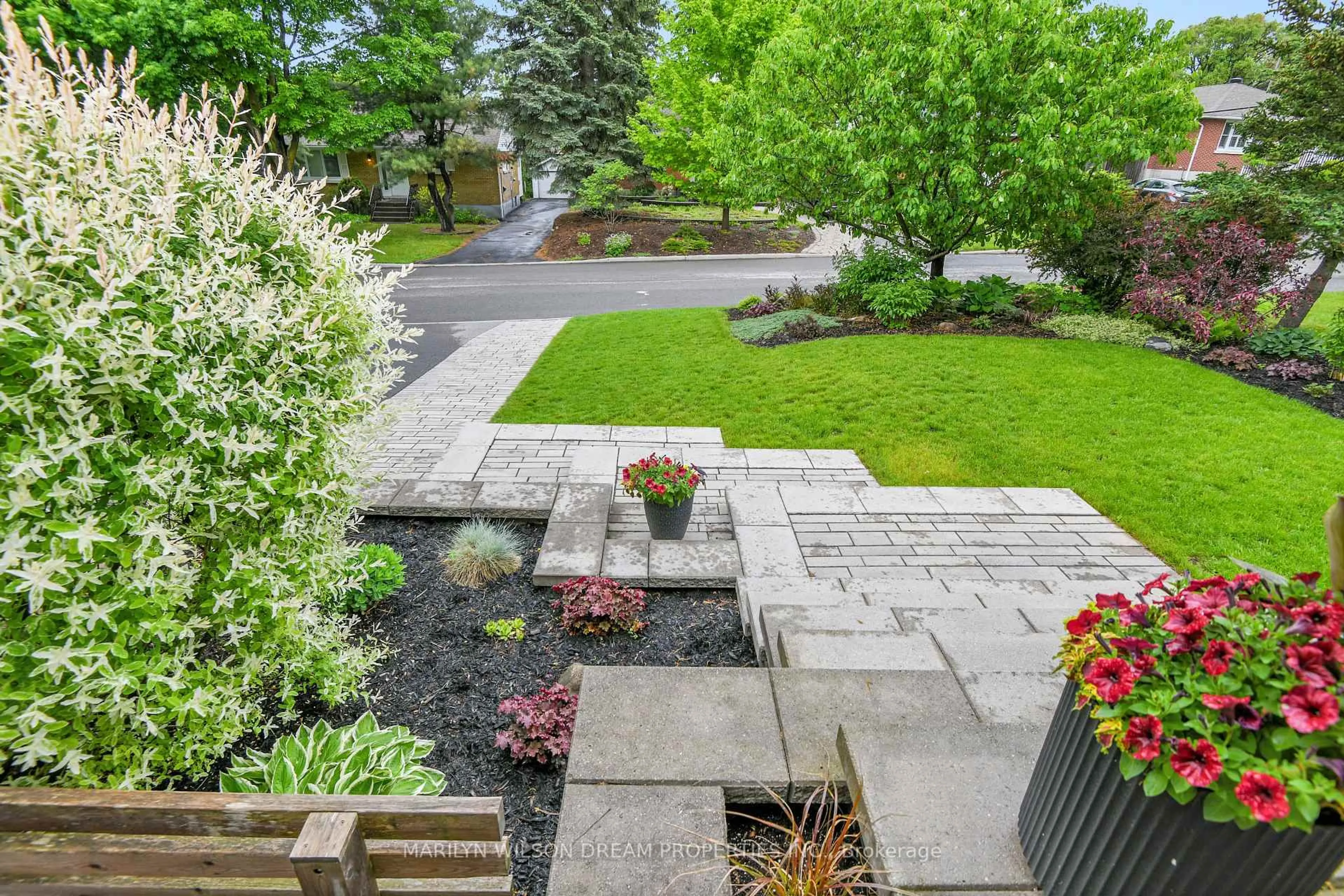 Patio, street for 156 Dahlia Ave, Ottawa Ontario K1H 6G2