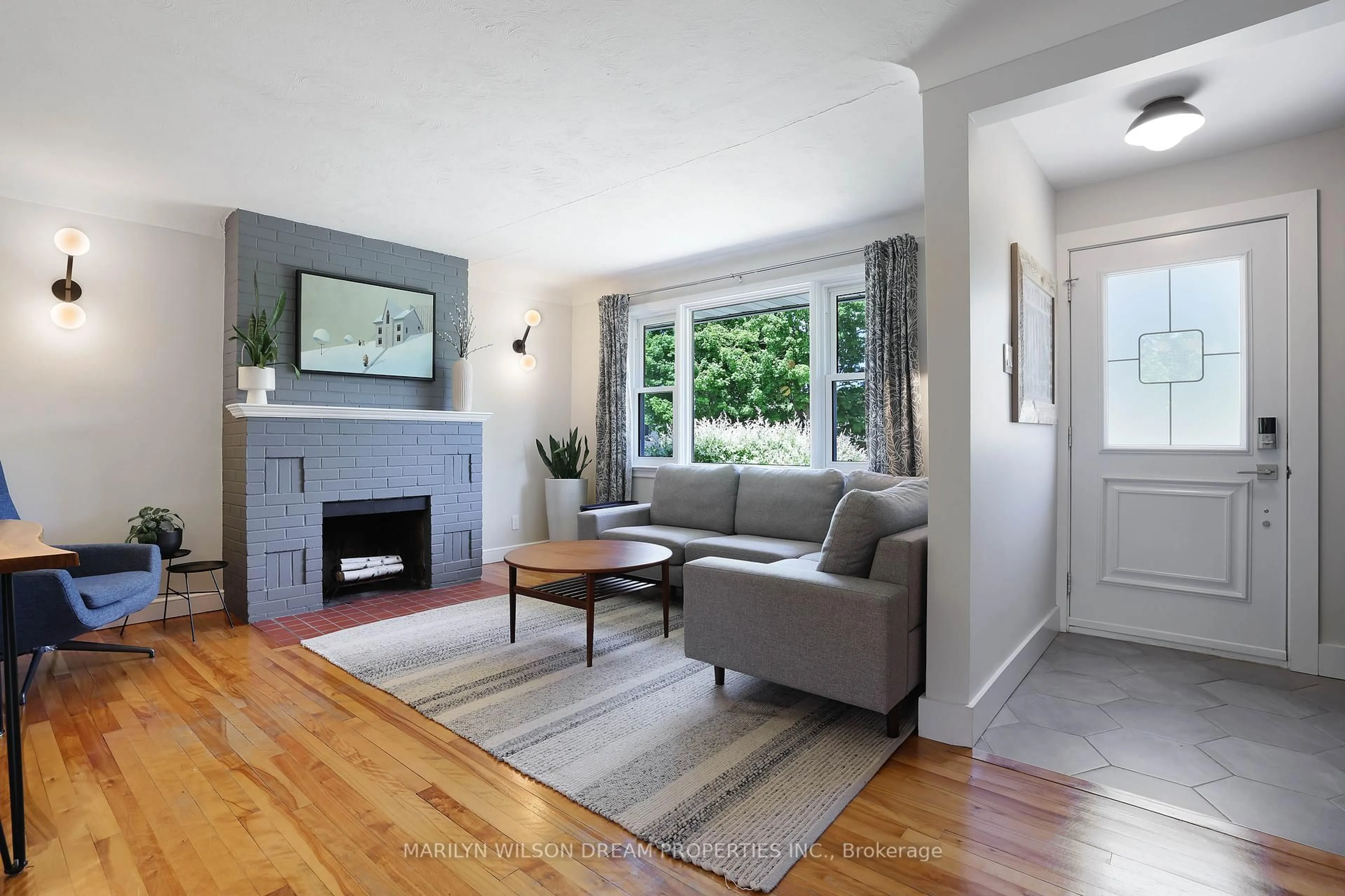 Living room with furniture, unknown for 156 Dahlia Ave, Ottawa Ontario K1H 6G2