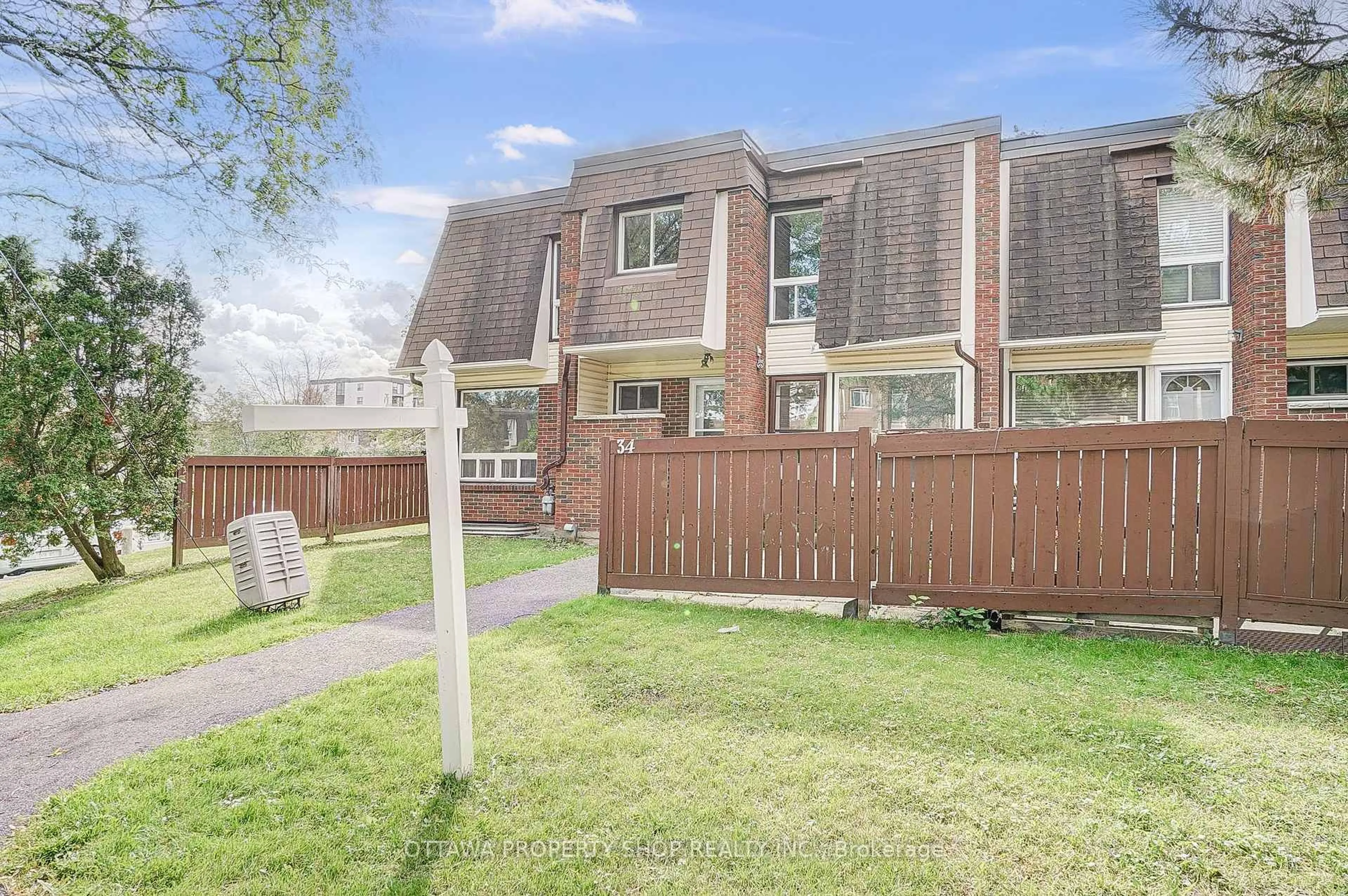 A pic from outside/outdoor area/front of a property/back of a property/a pic from drone, street for 2939 FAIRLEA Cres #34, Ottawa Ontario K1V 9A5
