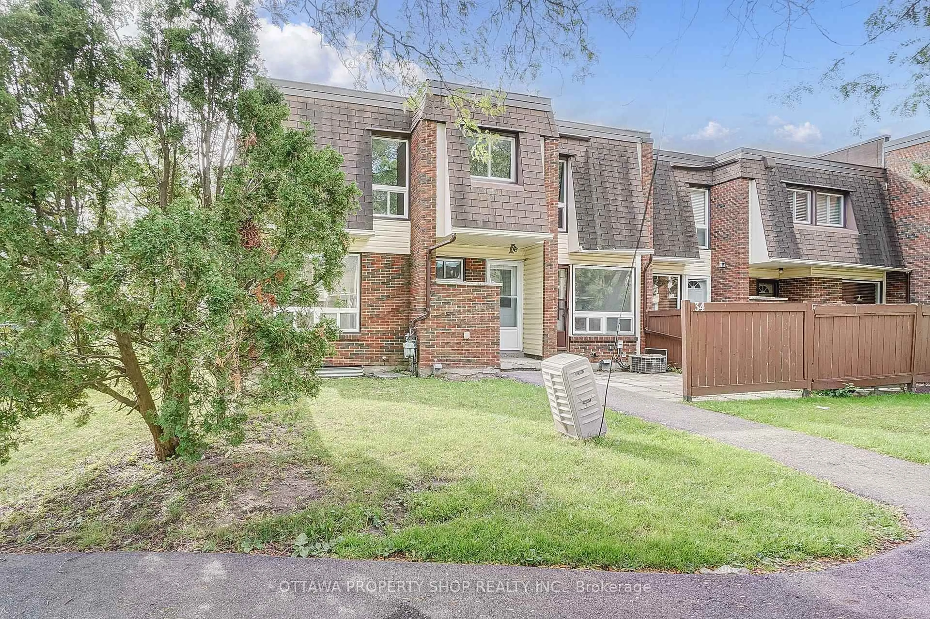 A pic from outside/outdoor area/front of a property/back of a property/a pic from drone, street for 2939 FAIRLEA Cres #34, Ottawa Ontario K1V 9A5