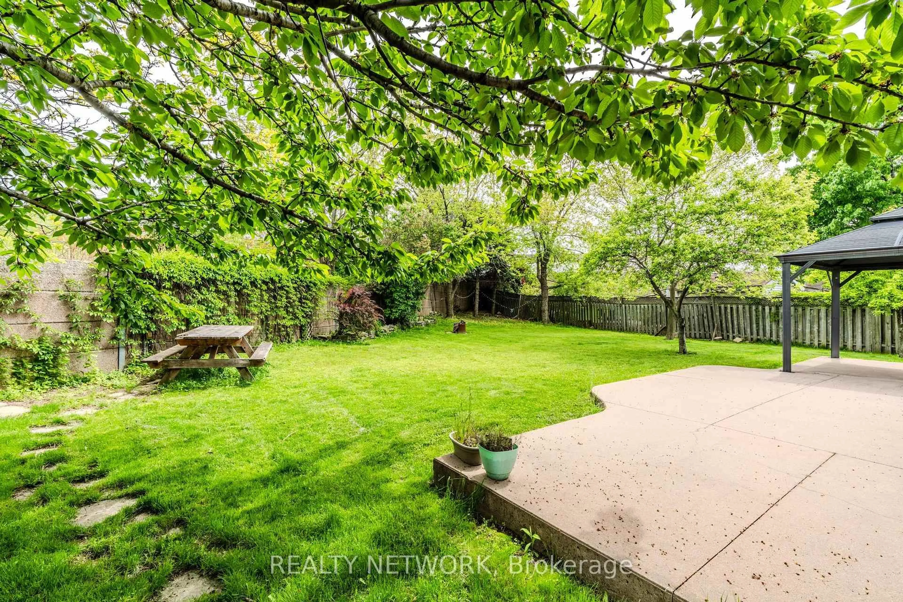 Patio, forest/trees view for 29 Riviera Rdge, Hamilton Ontario L8E 5E6