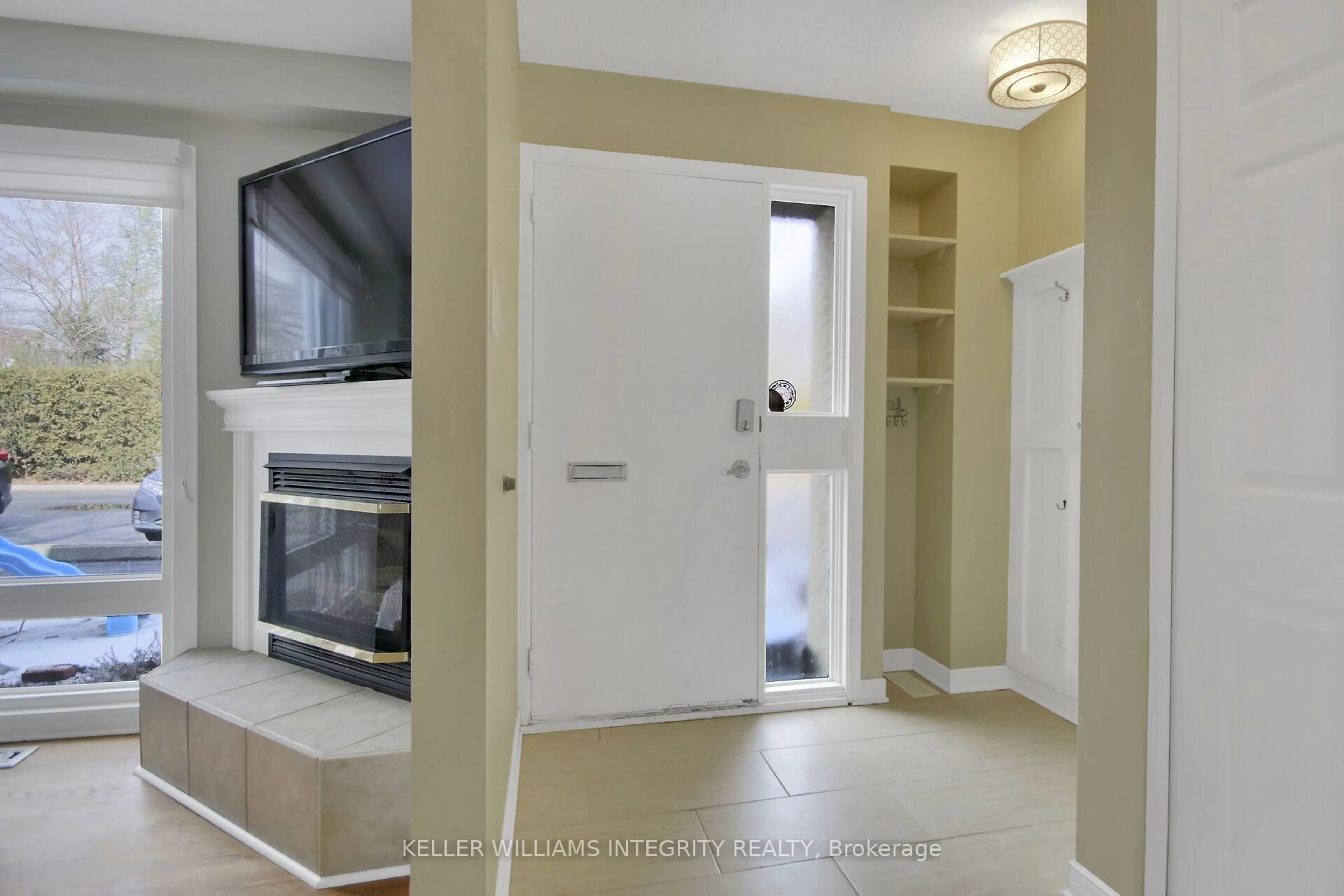 Indoor entryway for 3691 albion Rd #5, Ottawa Ontario K1T 1P2