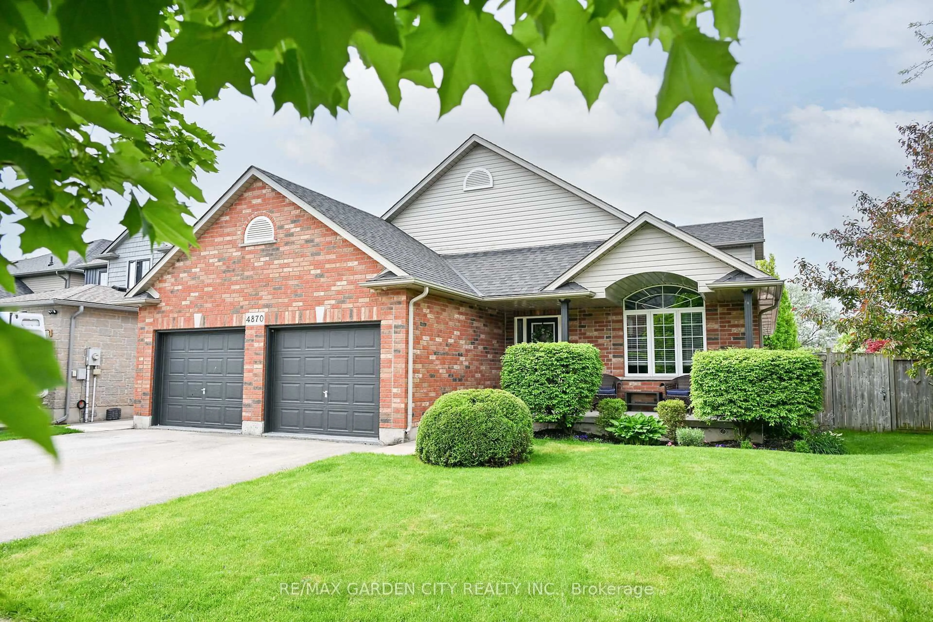 Home with brick exterior material, street for 4870 NORTHGATE Cres, Lincoln Ontario L0R 1B9