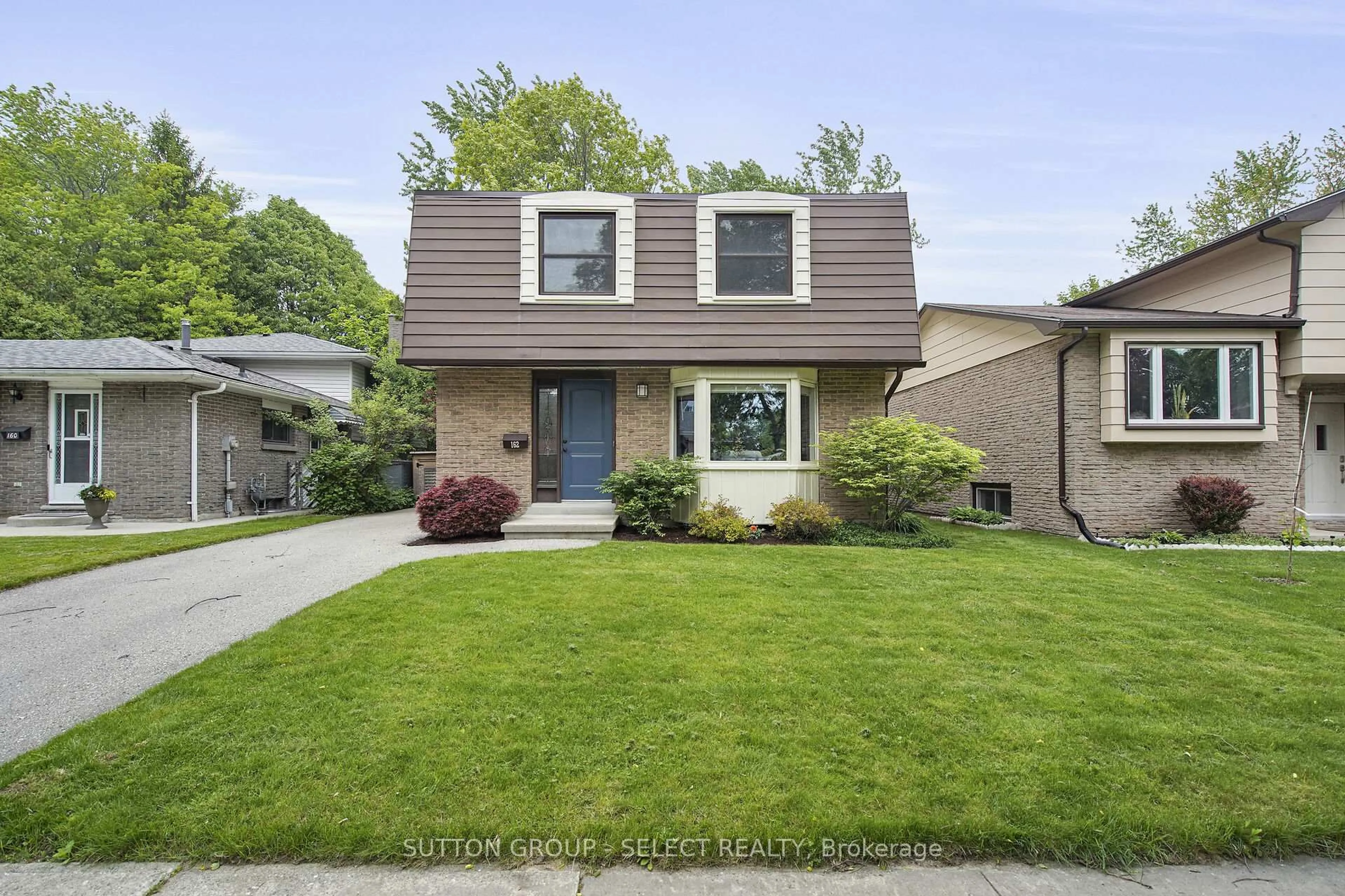Home with vinyl exterior material, street for 162 Glenroy Cres, London South Ontario N5Z 4H7