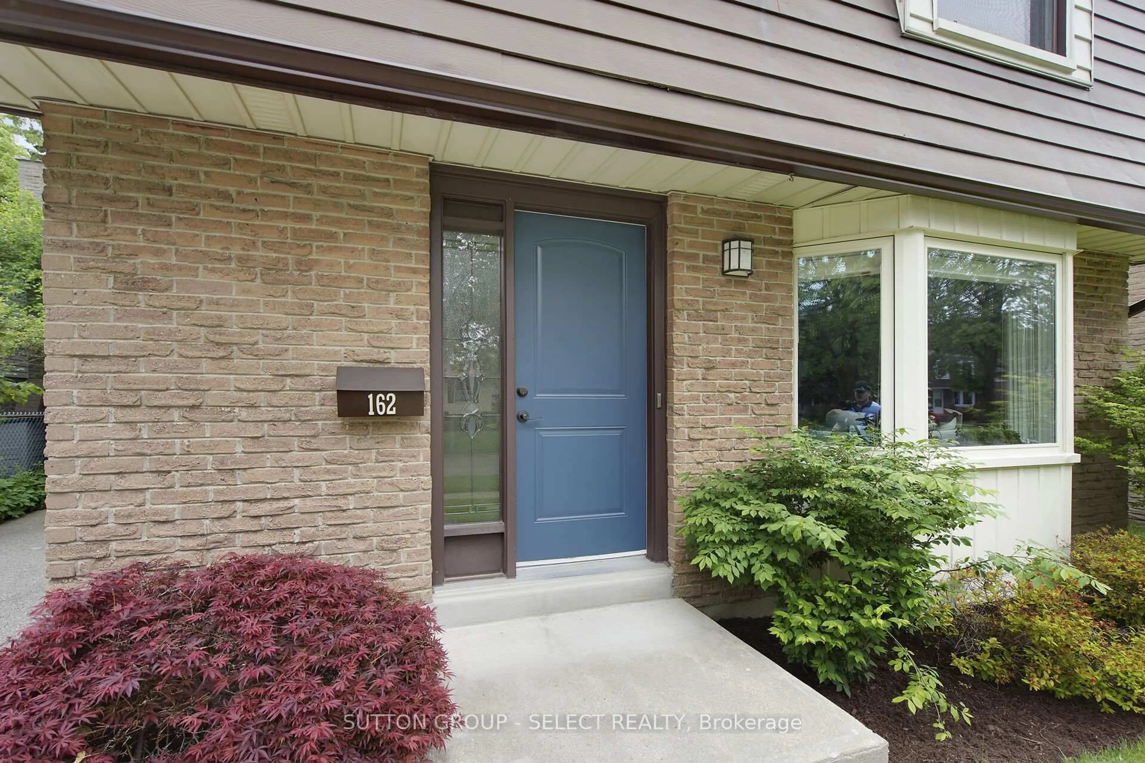 Indoor entryway for 162 Glenroy Cres, London South Ontario N5Z 4H7