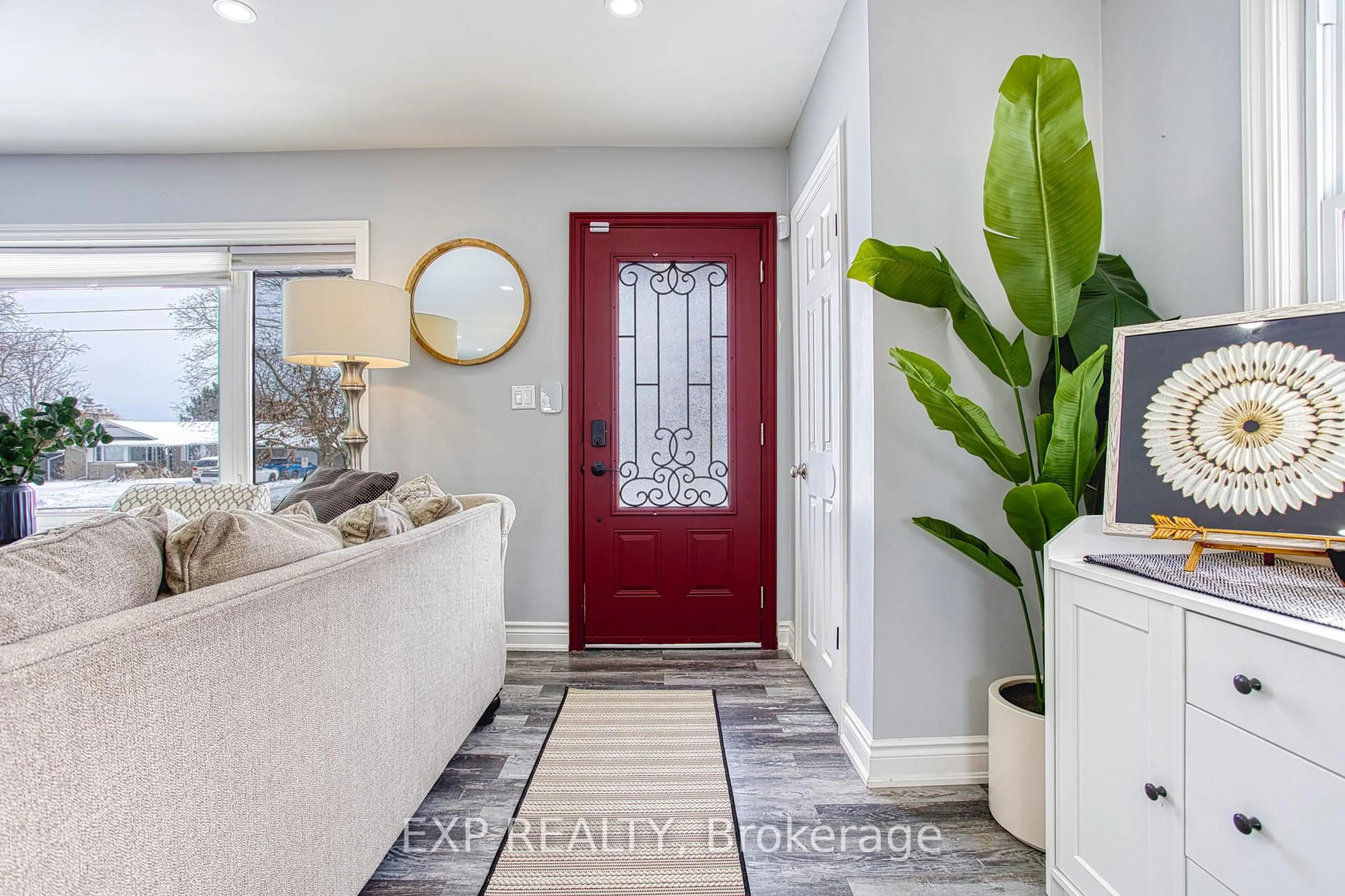 Indoor entryway for 4382 Central Ave, Lincoln Ontario L0R 1B6