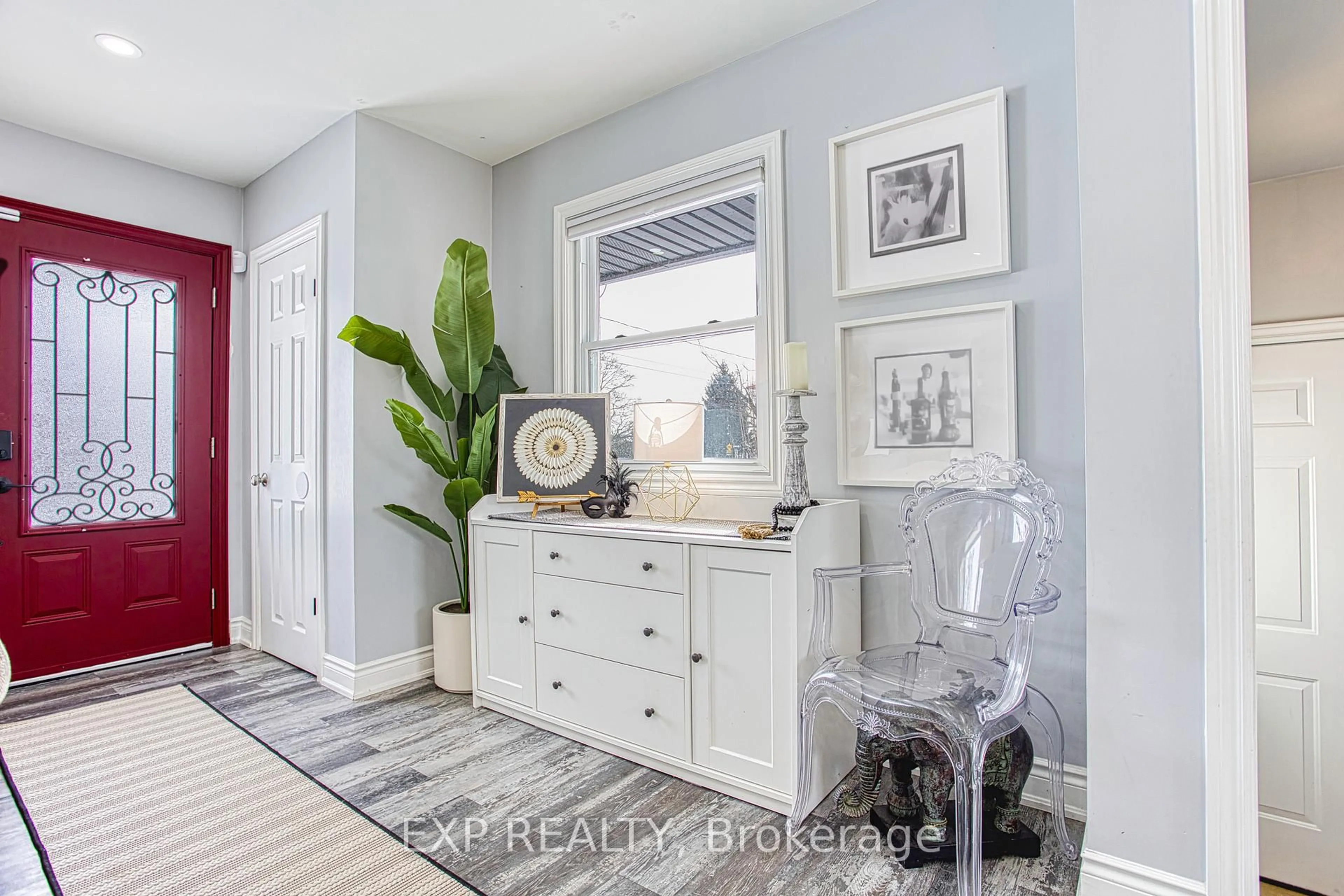 Indoor entryway for 4382 Central Ave, Lincoln Ontario L0R 1B6