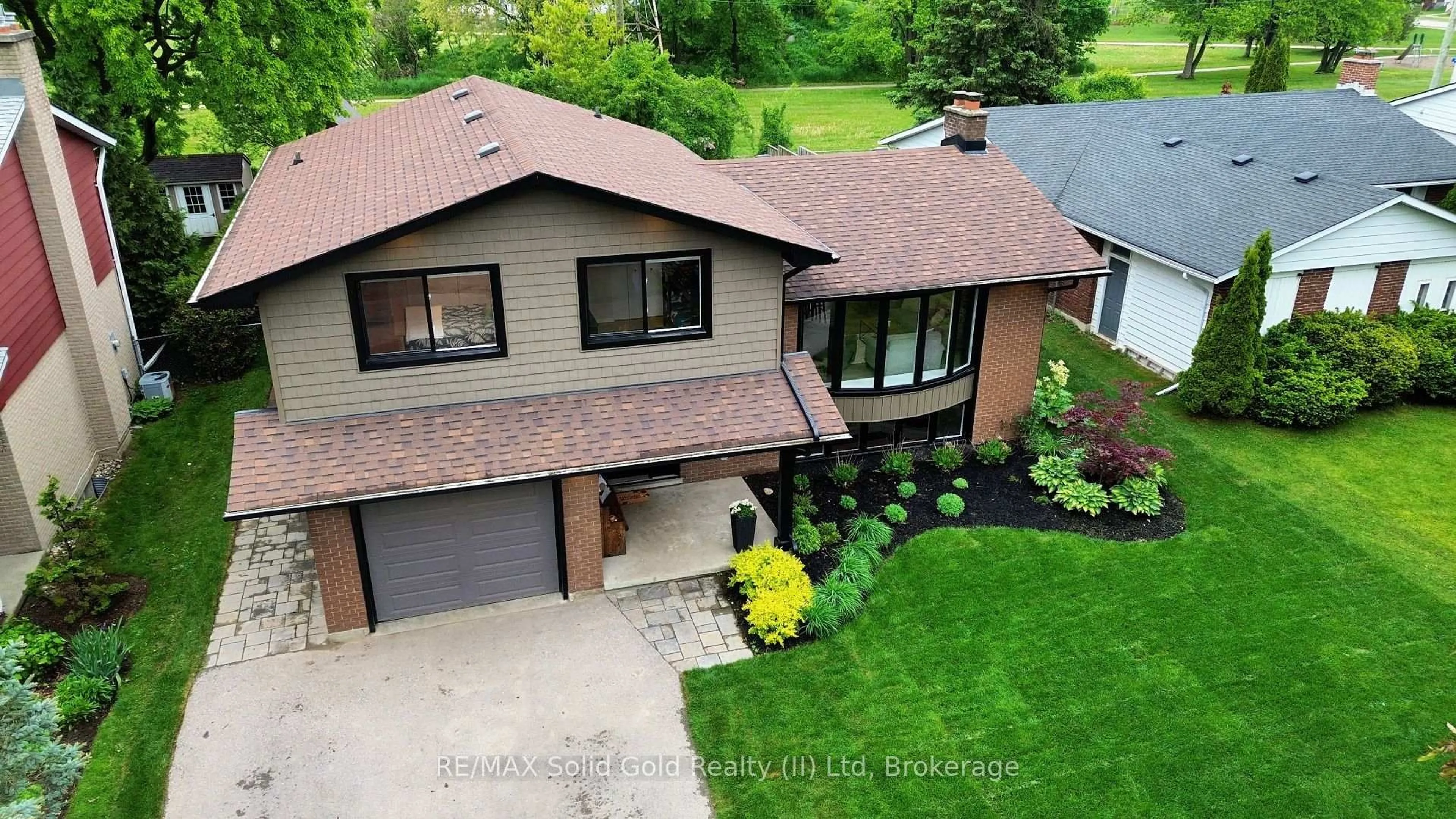 A pic from outside/outdoor area/front of a property/back of a property/a pic from drone, street for 46 Askin Pl, Kitchener Ontario N2A 1L1