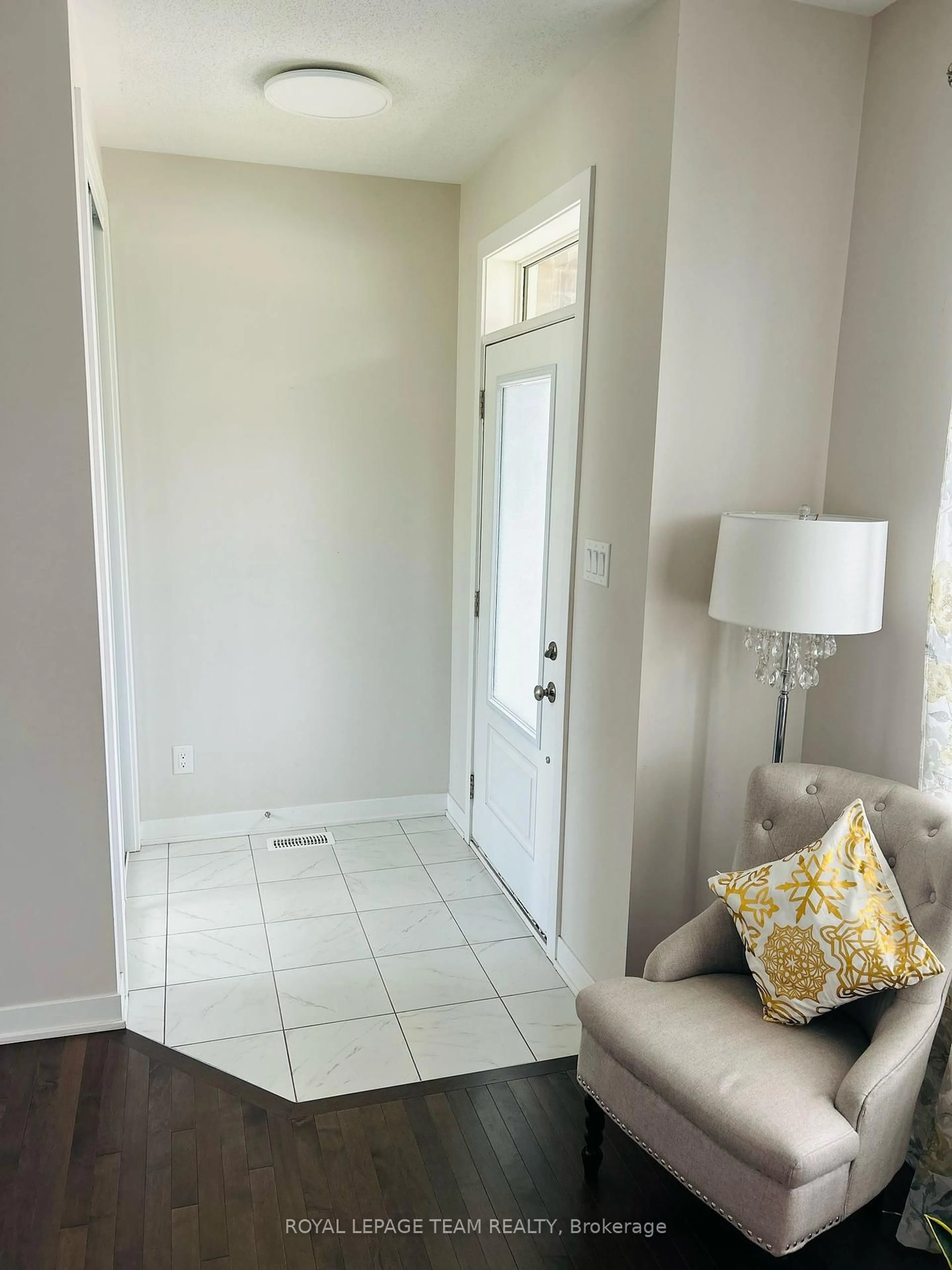 Indoor entryway for 3040 Travertine Way, Ottawa Ontario K2J 6W9