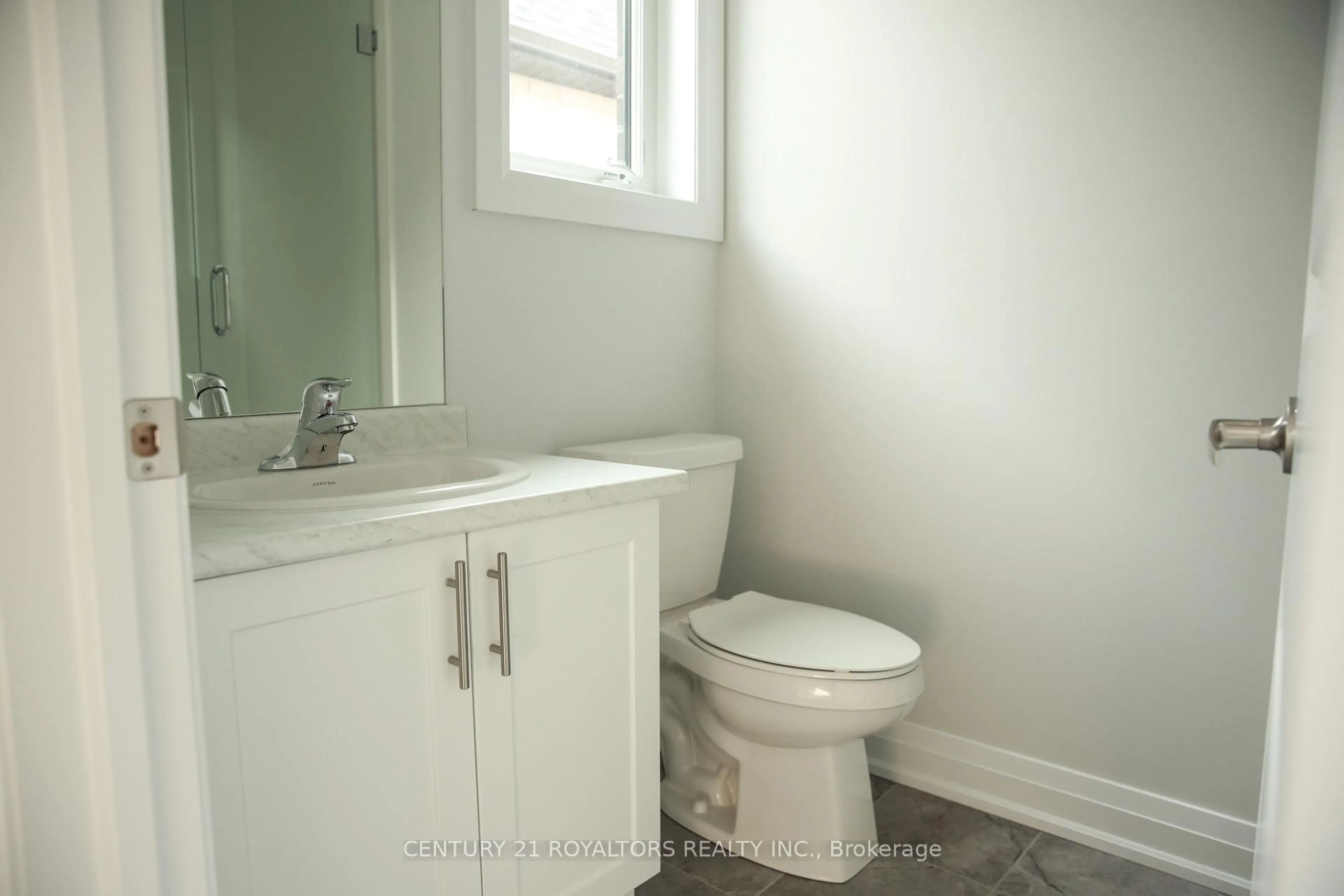 Standard bathroom, ceramic/tile floor for 137 Harwood Ave, Woodstock Ontario N4T 0P8