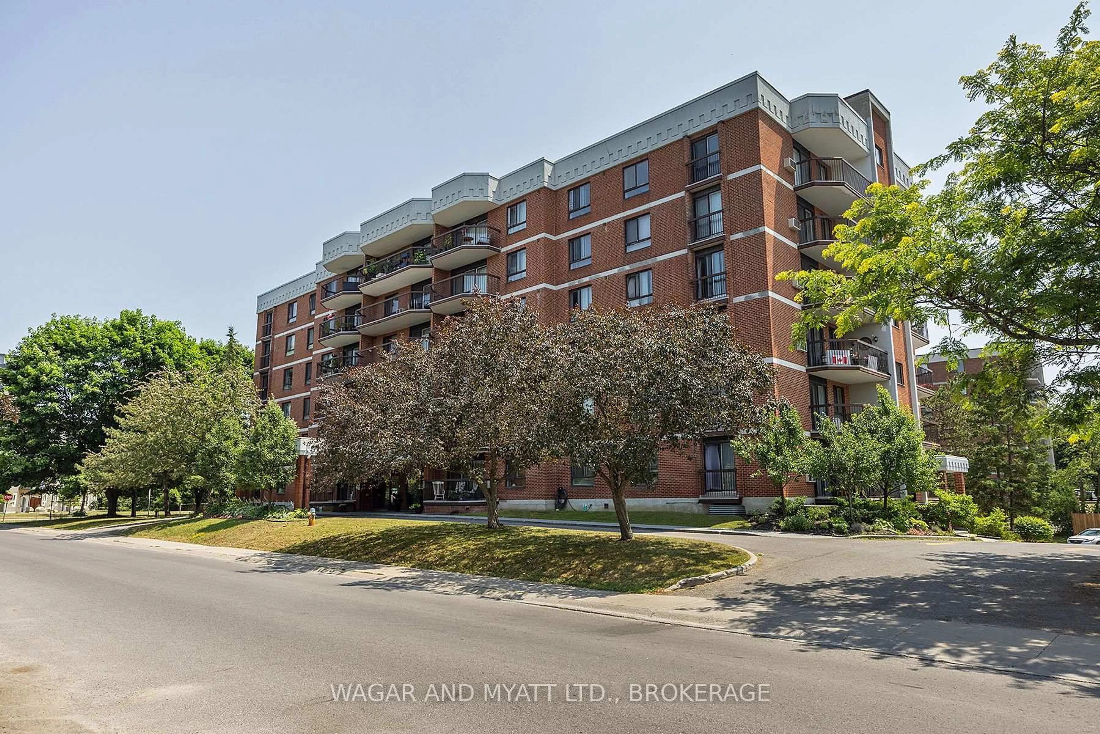 A pic from outside/outdoor area/front of a property/back of a property/a pic from drone, building for 14 GREENVIEW Dr #607, Kingston Ontario K7M 7T5