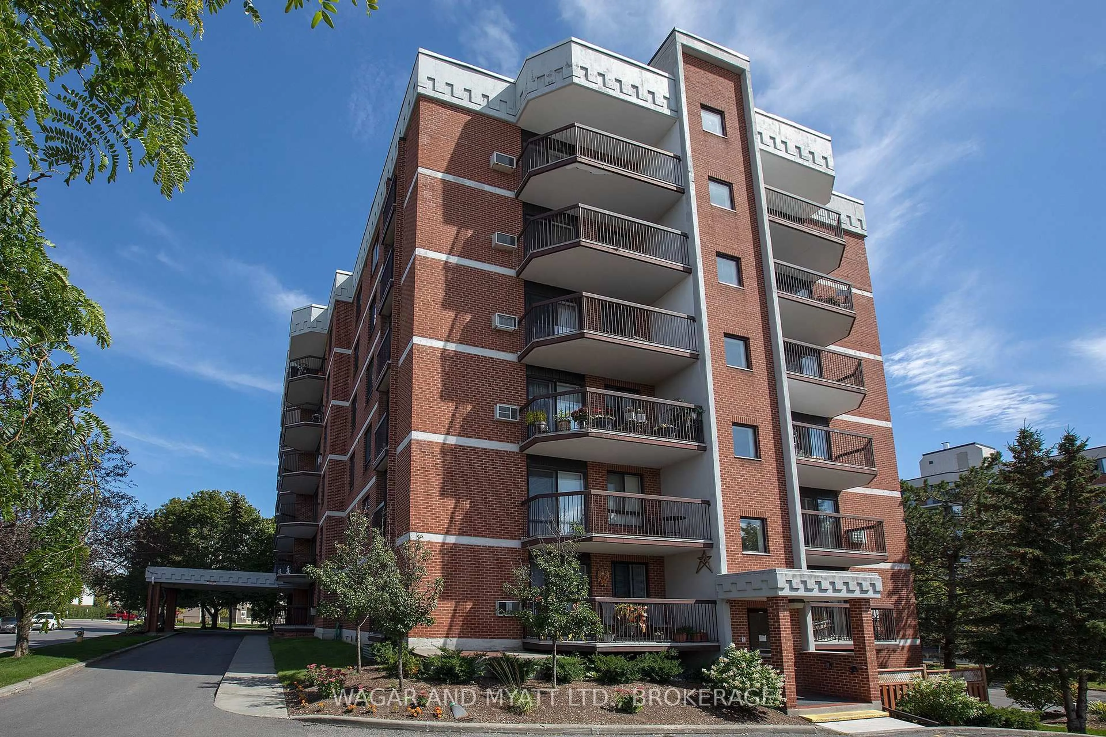 Home with brick exterior material, building for 14 GREENVIEW Dr #607, Kingston Ontario K7M 7T5