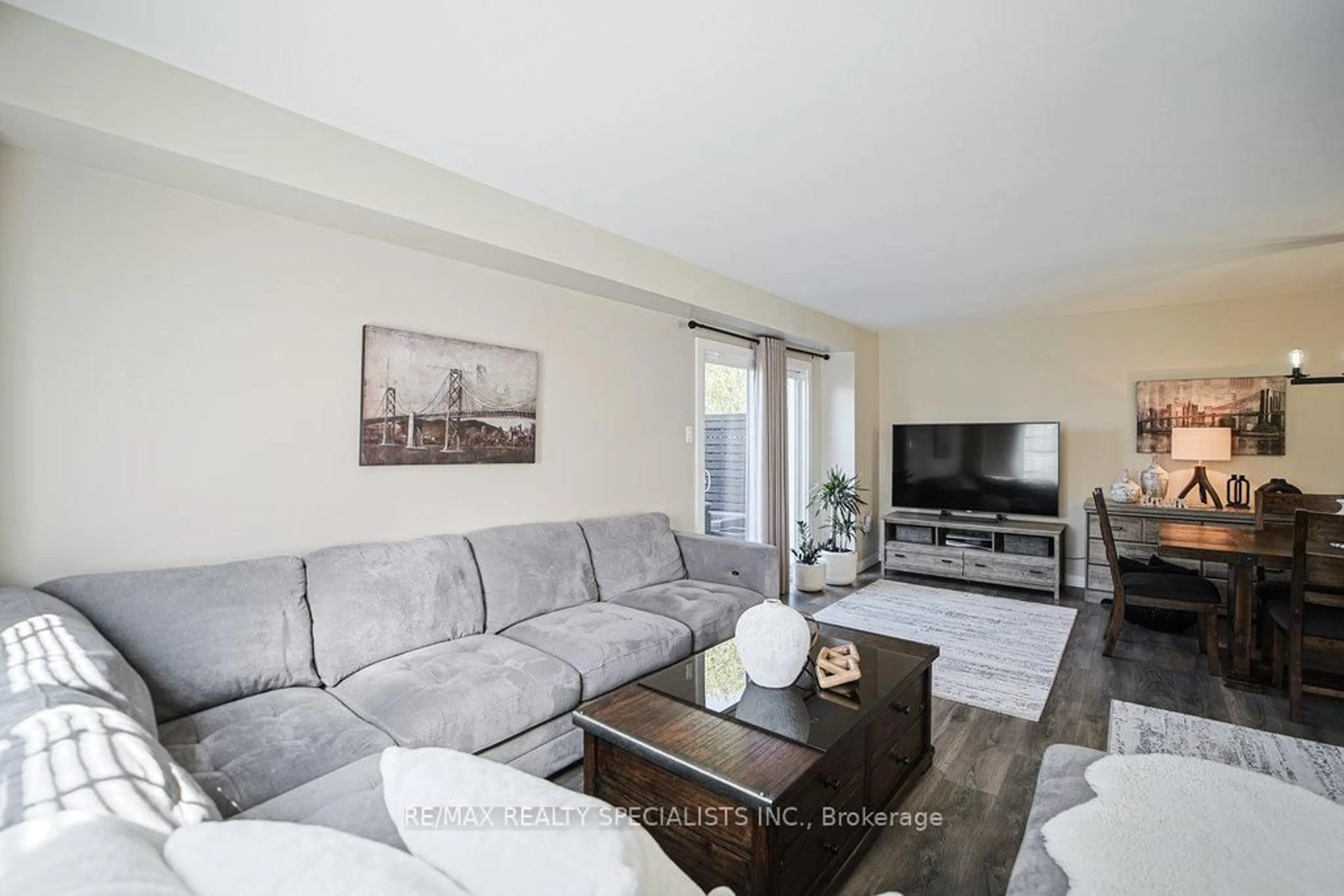 Living room with furniture, unknown for 123 Middlemiss Cres, Cambridge Ontario N1T 1R5