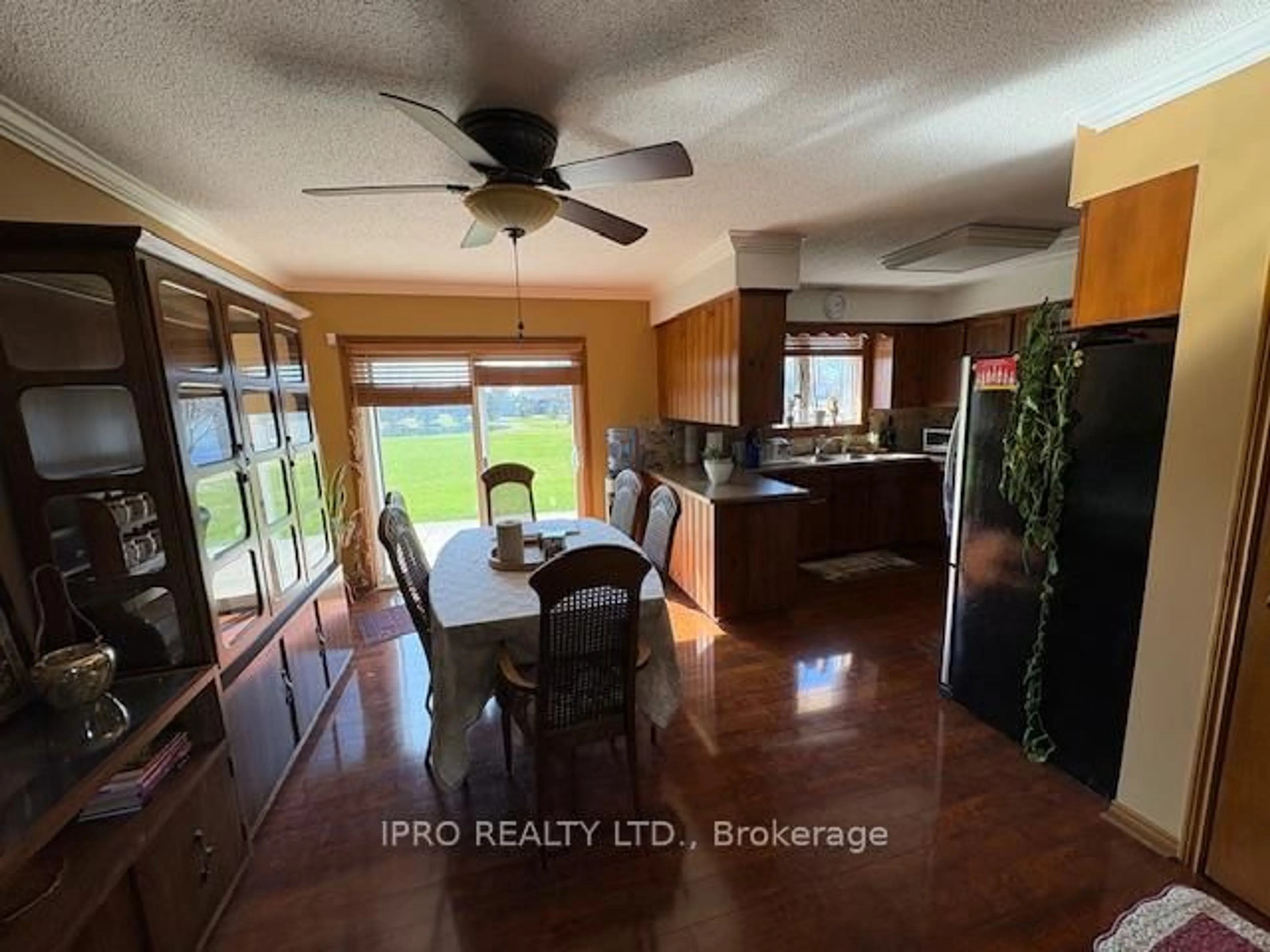 Dining room, wood/laminate floor for 40298 Youngs Rd, Wainfleet Ontario L0S 1V0