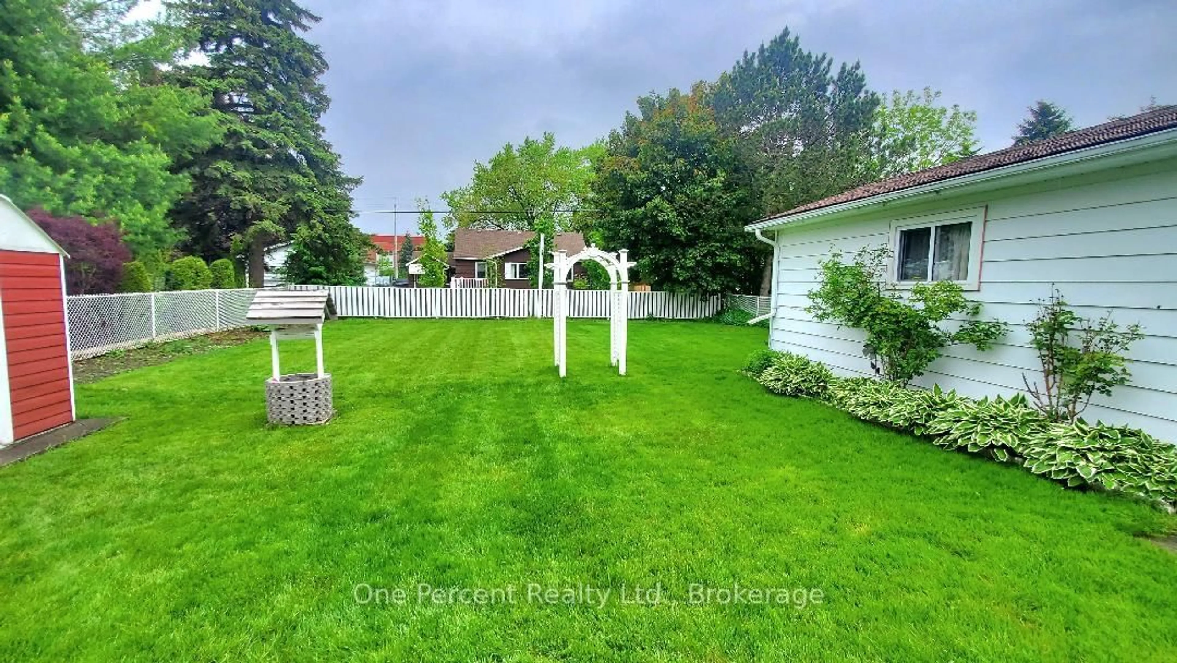 A pic from outside/outdoor area/front of a property/back of a property/a pic from drone, street for 128 Woods St, Stratford Ontario N5A 1M4