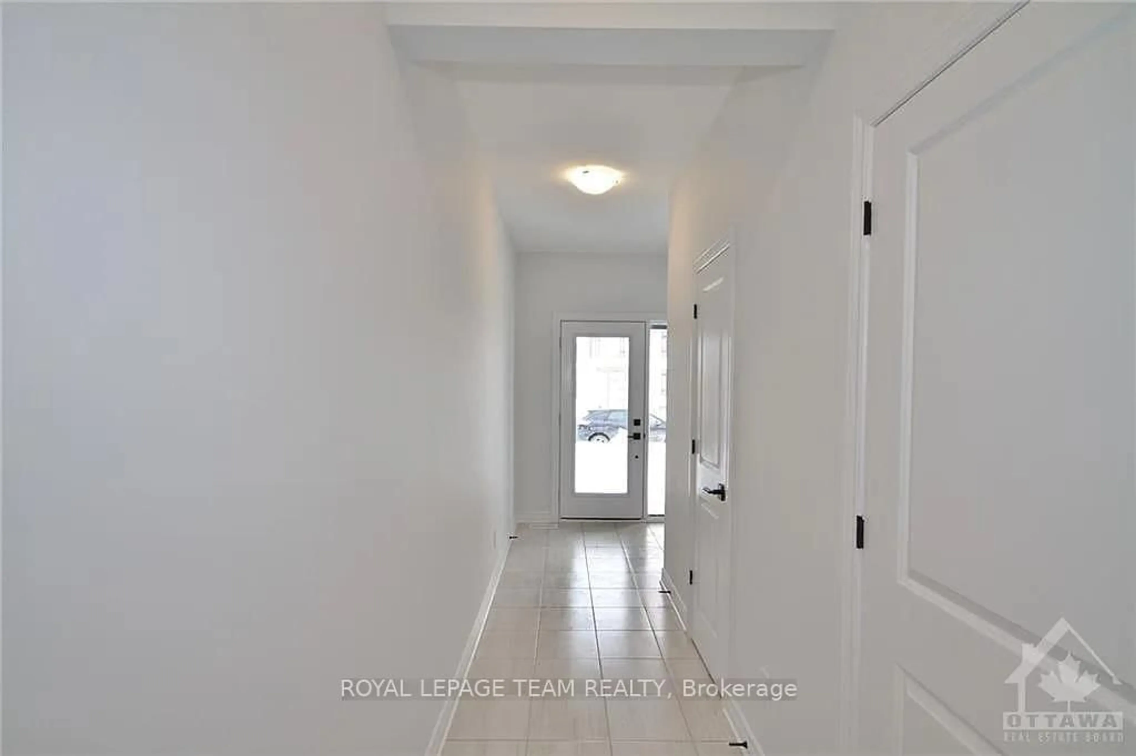 Indoor entryway for 1010 Brian Good Ave, Ottawa Ontario K4M 0R3