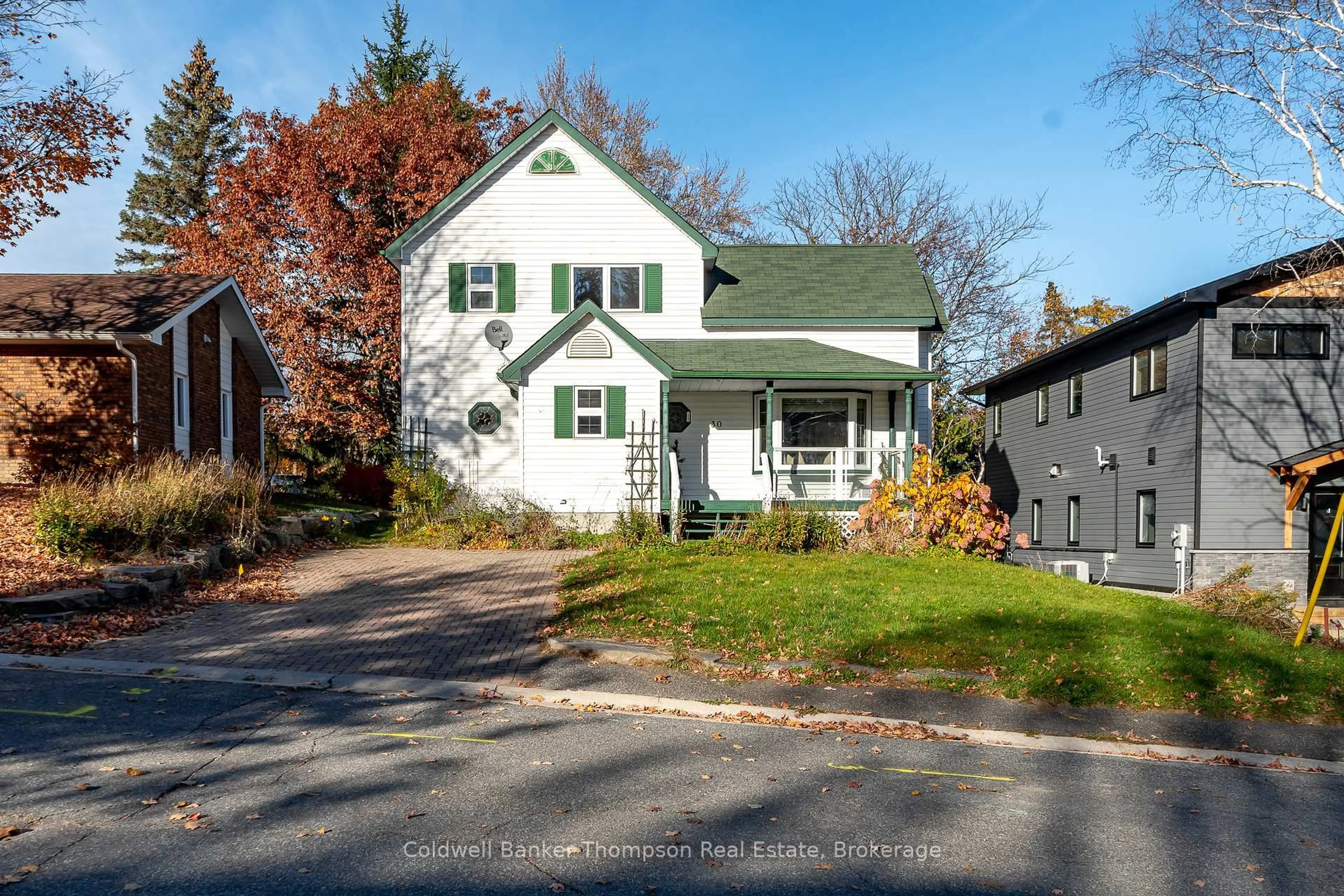 A pic from outside/outdoor area/front of a property/back of a property/a pic from drone, street for 30 Church St, Huntsville Ontario P1H 1G8