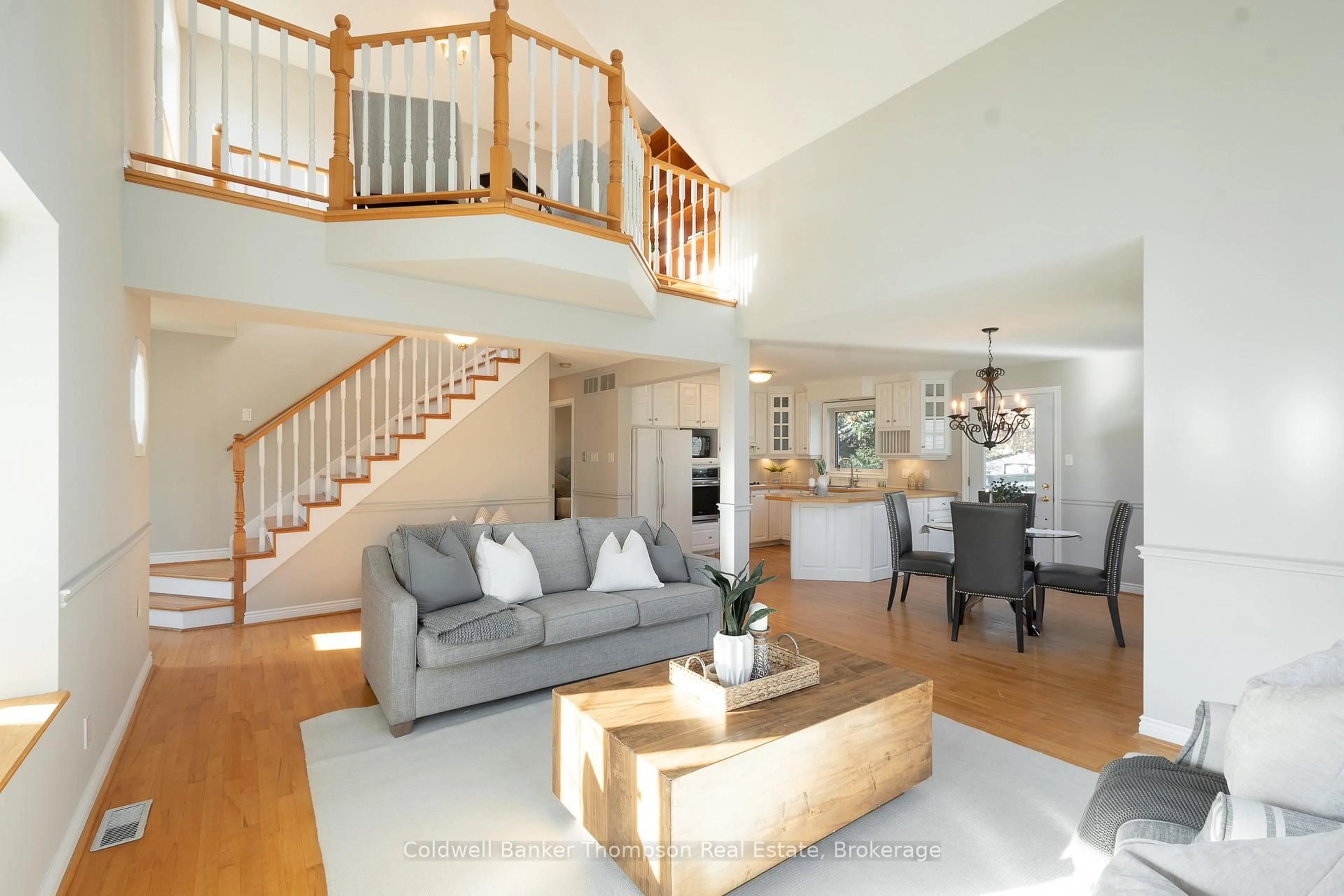 Living room with furniture, wood/laminate floor for 30 Church St, Huntsville Ontario P1H 1G8